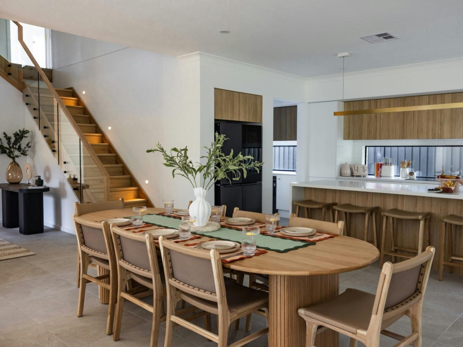 Full kitchen Butlers kitchen Entertaining