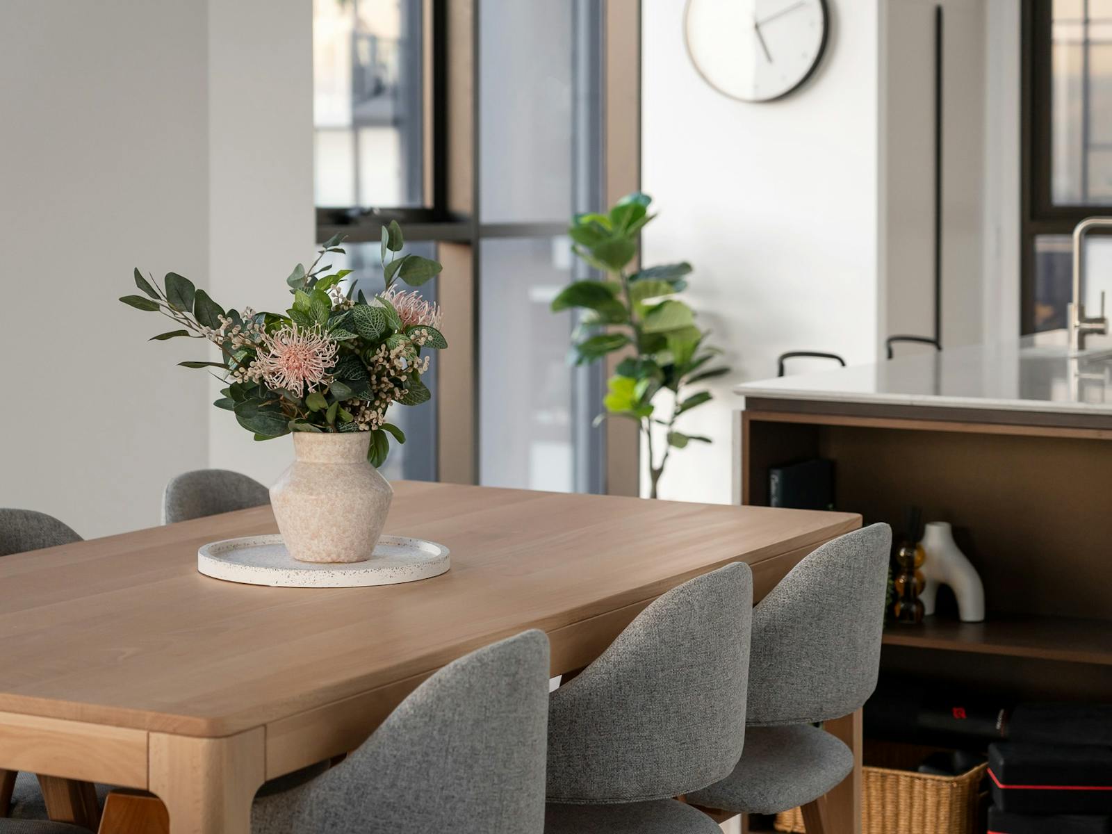 ダイニングテーブル