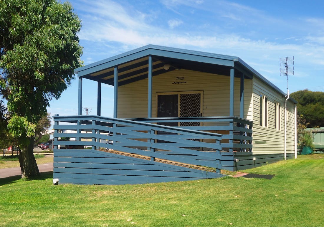 Elliston Waterloo Bay Tourist Park, 3 BEDROOM DELUXE CABIN Elli...