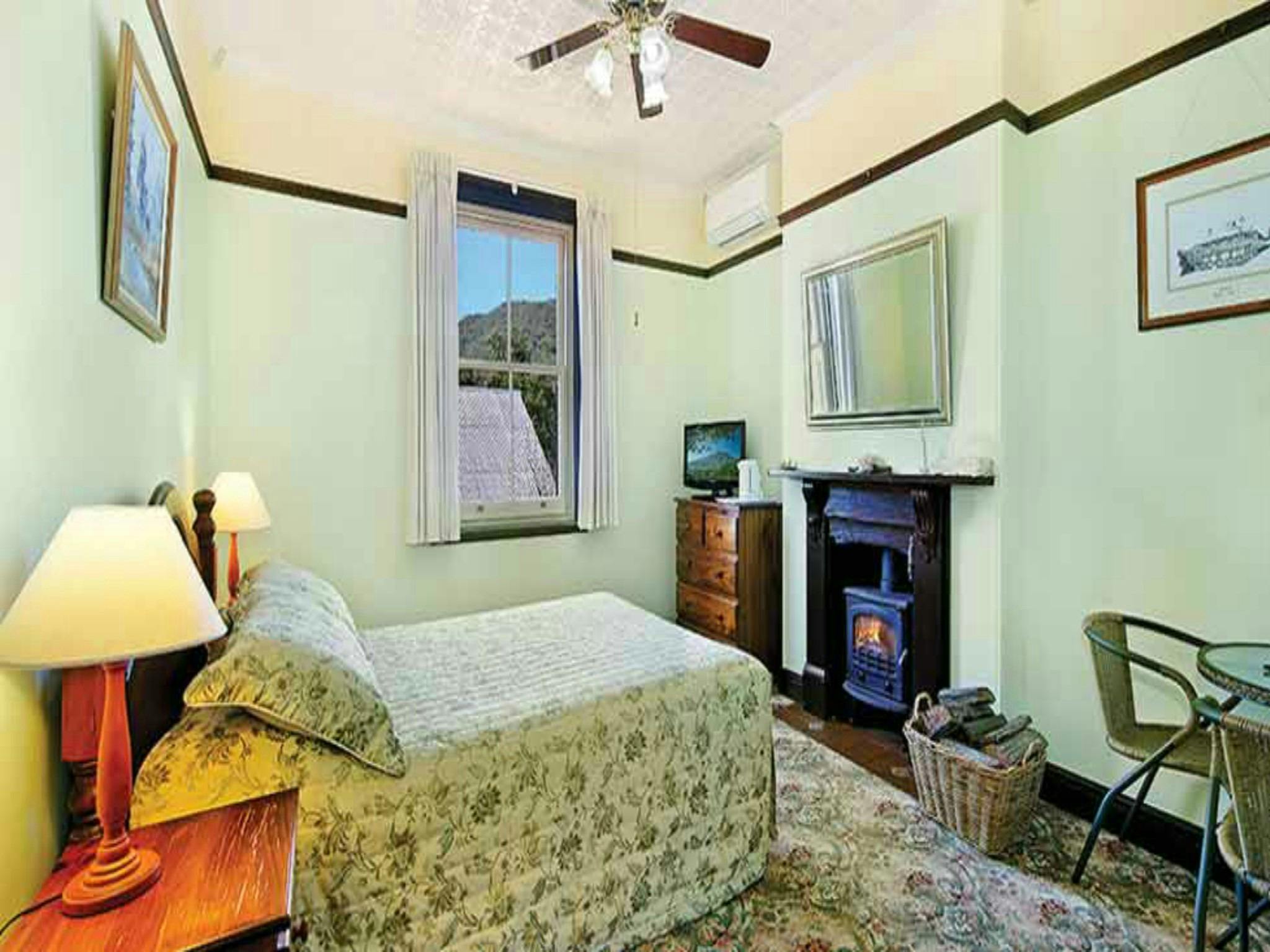 Eddie Knox Room