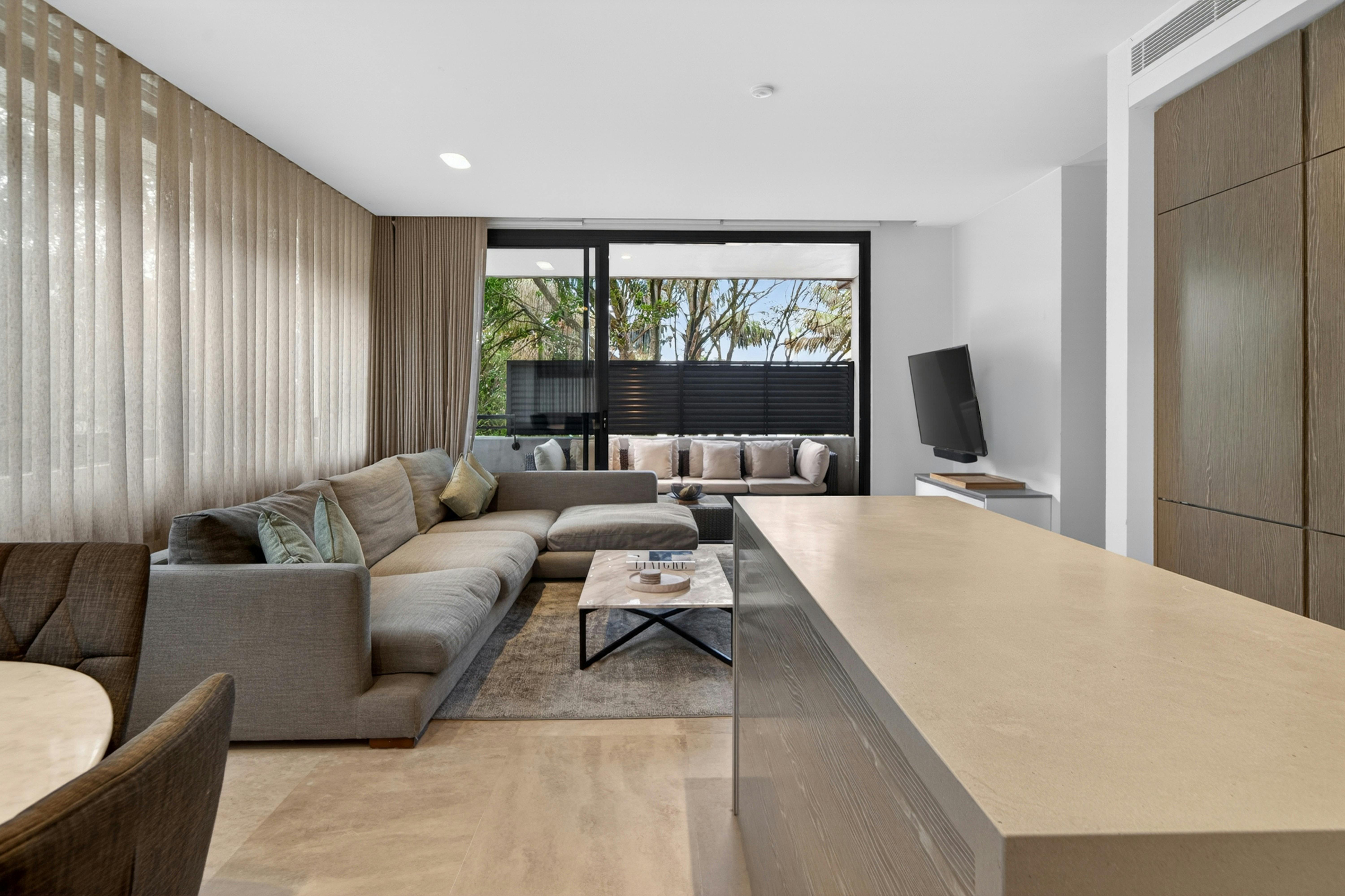Spacious Three Bedroom Apartment Near Coogee Beach