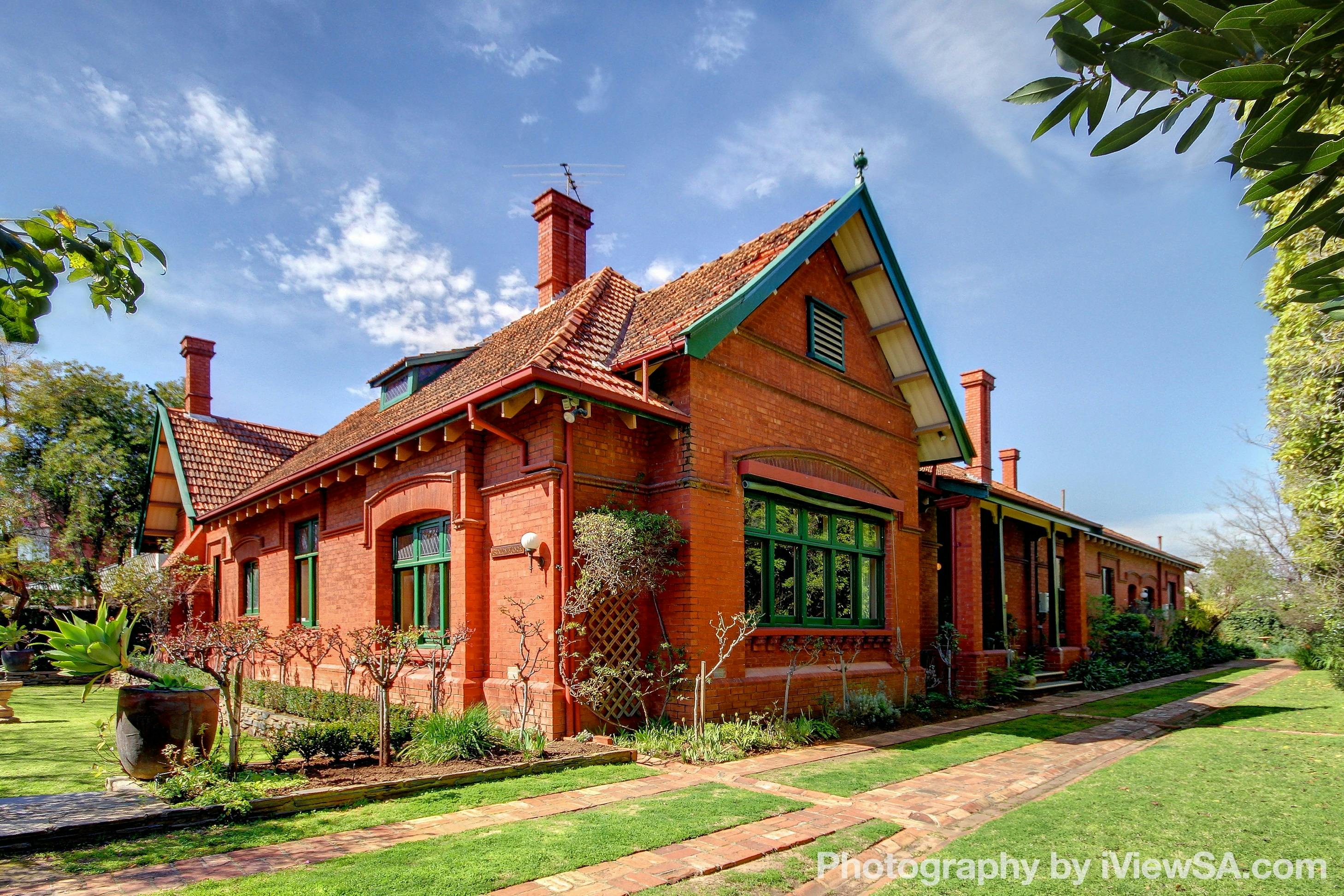 2 nights at $599 (2pp) incl. a bottle of Clare  Shiraz