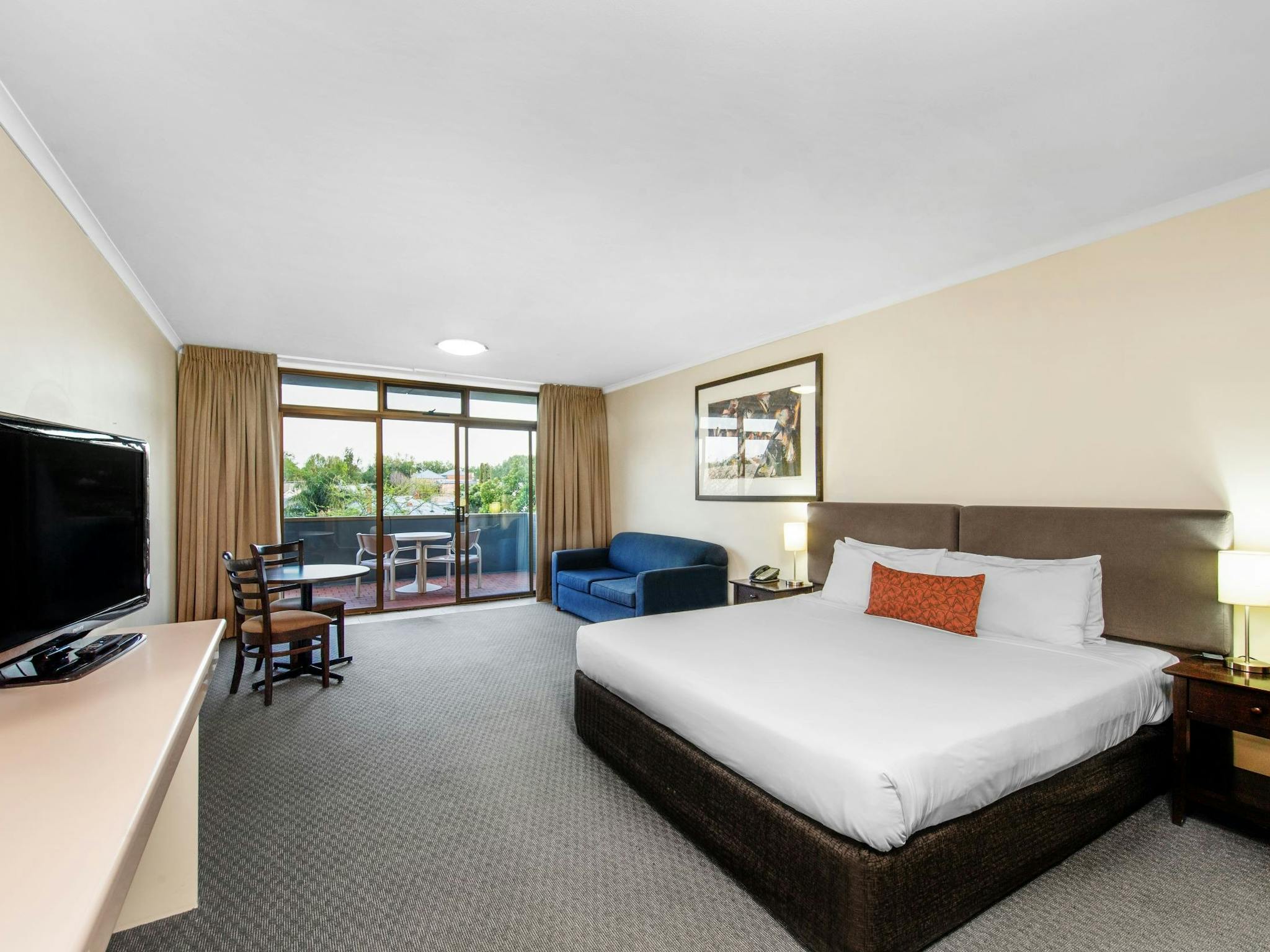 Comfort Hotel Adelaide Meridien Slider Image 1