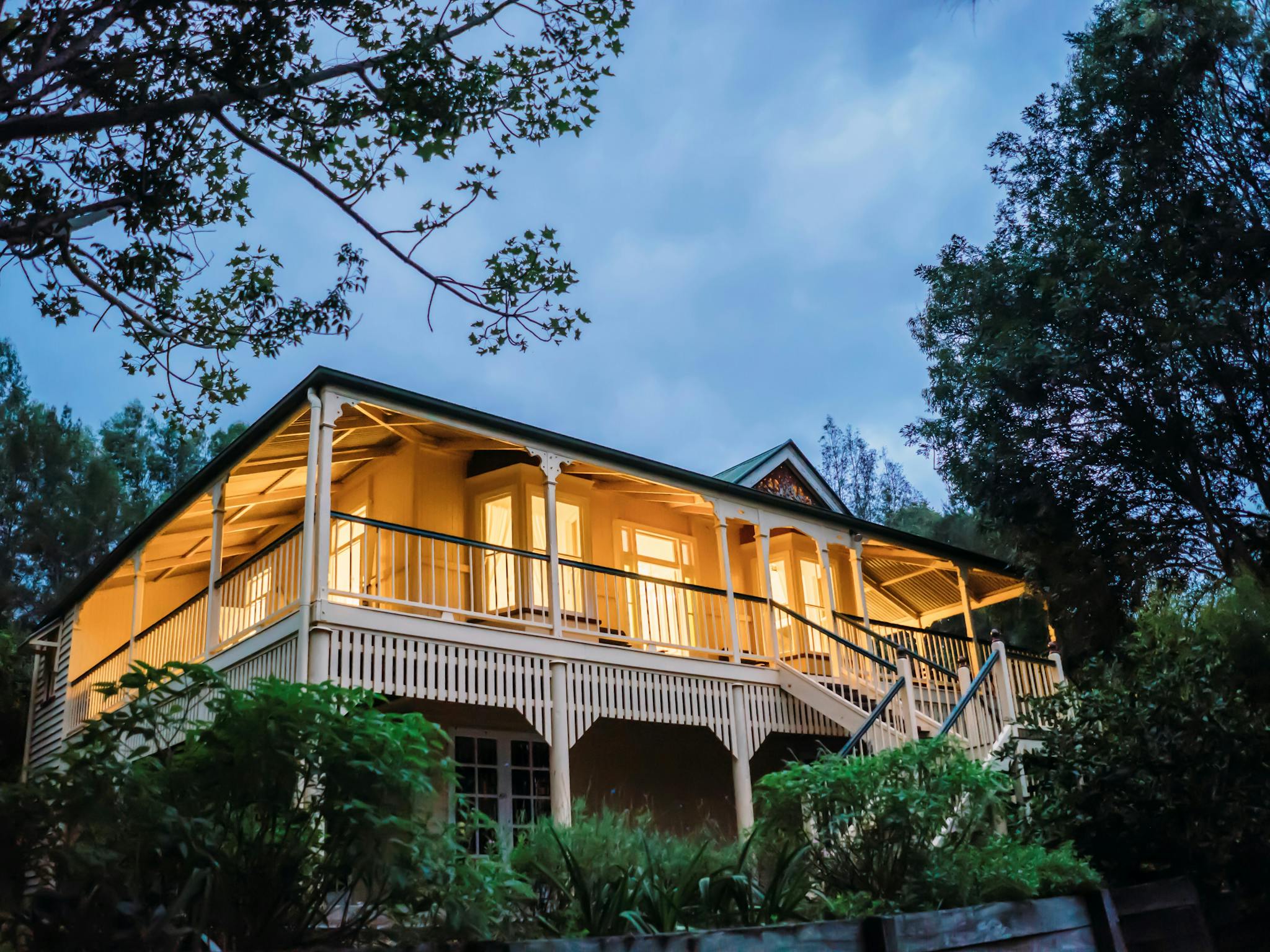 3 bedroom/6 person Queenslander Homestead with polished wood floors 3 bedroom/6 person Queenslander Homestead with polished wood floors