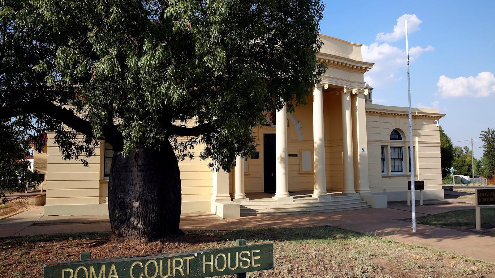 Roma Court House