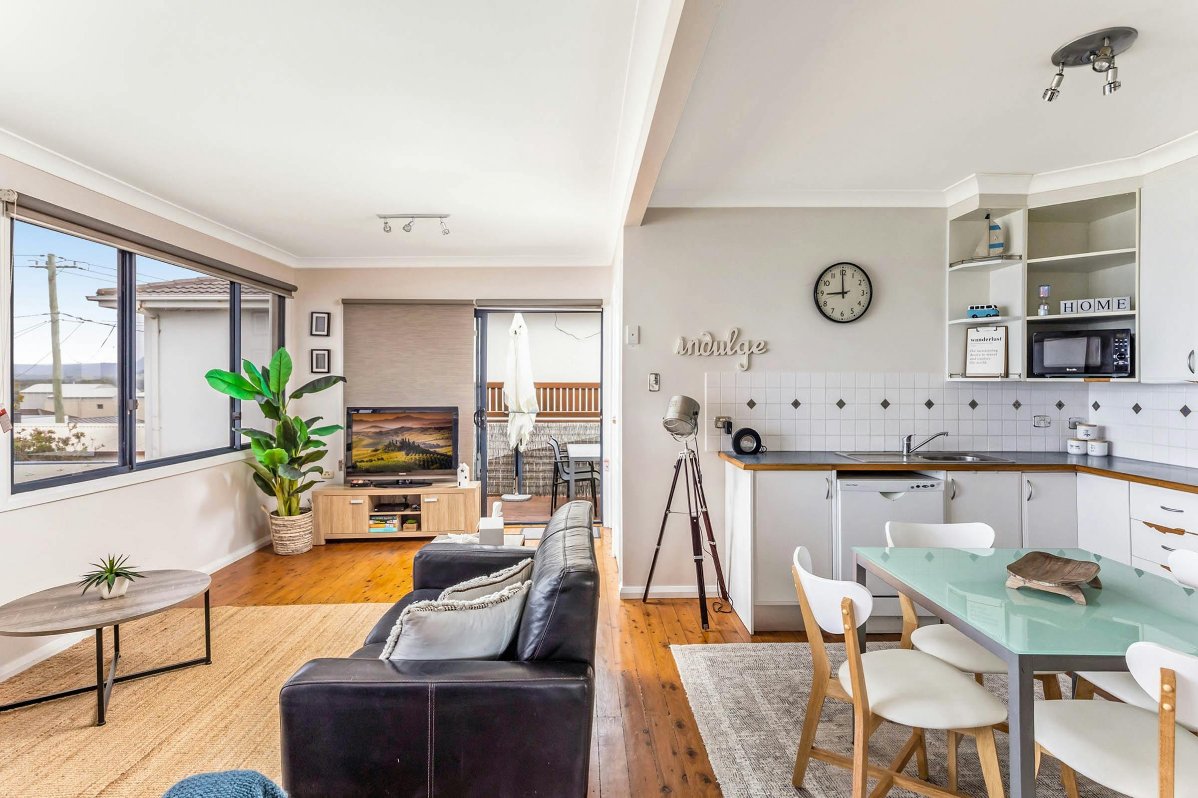 kitchen/lounge room