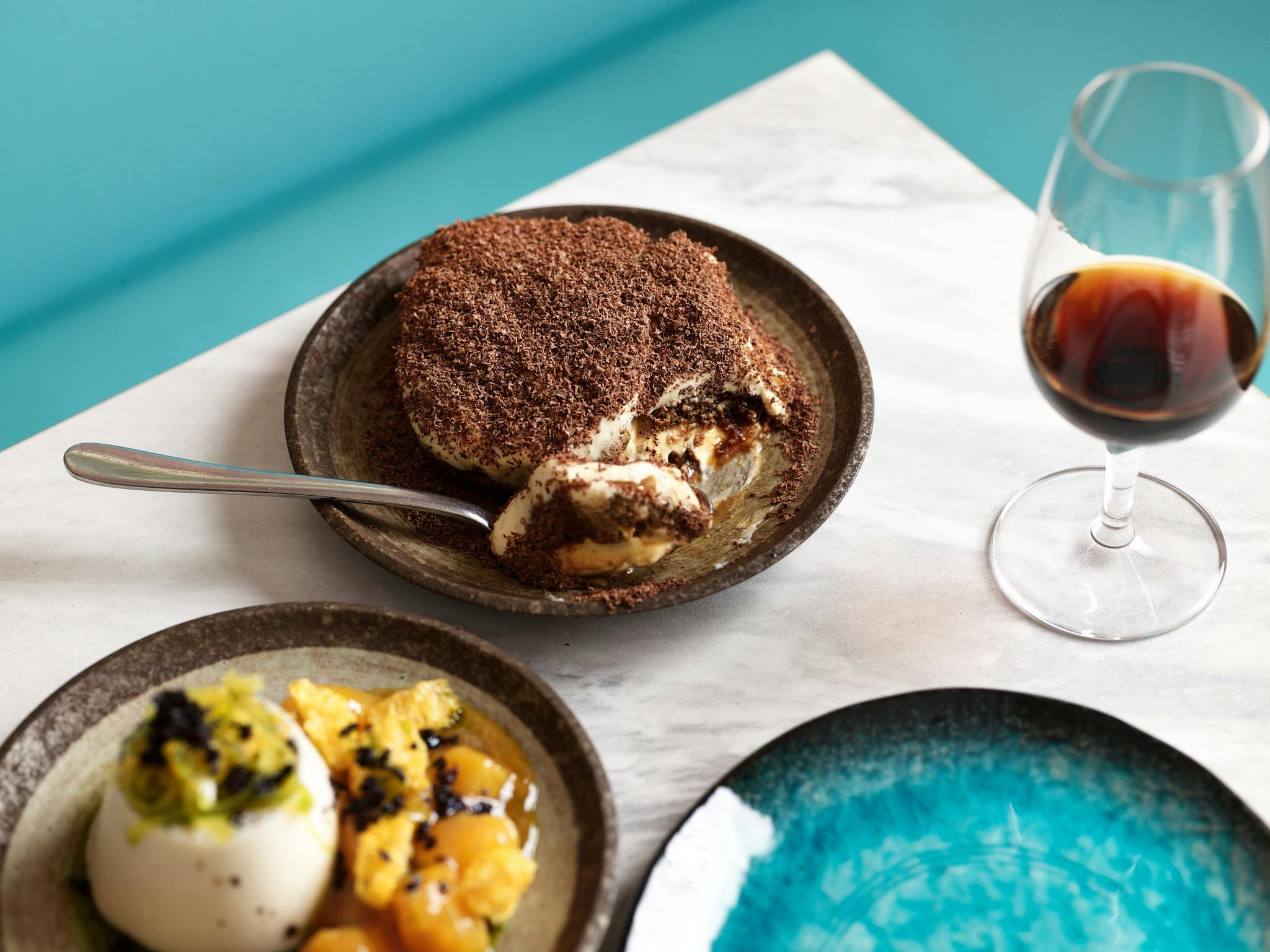 苦艾酒提拉米蘇，一種美味的意大利甜點，具有獨特的風味