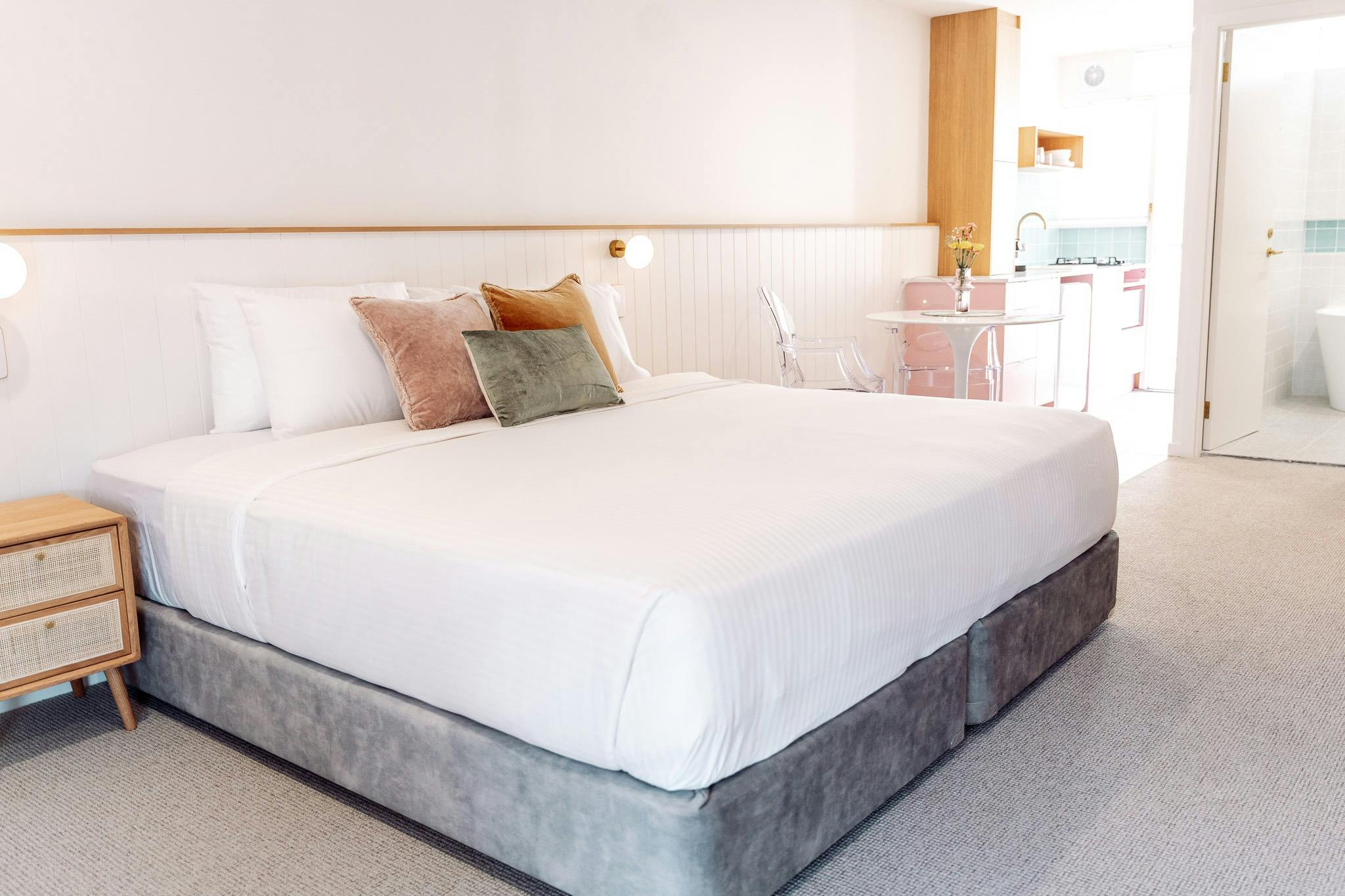 A bedroom in Surfside 22