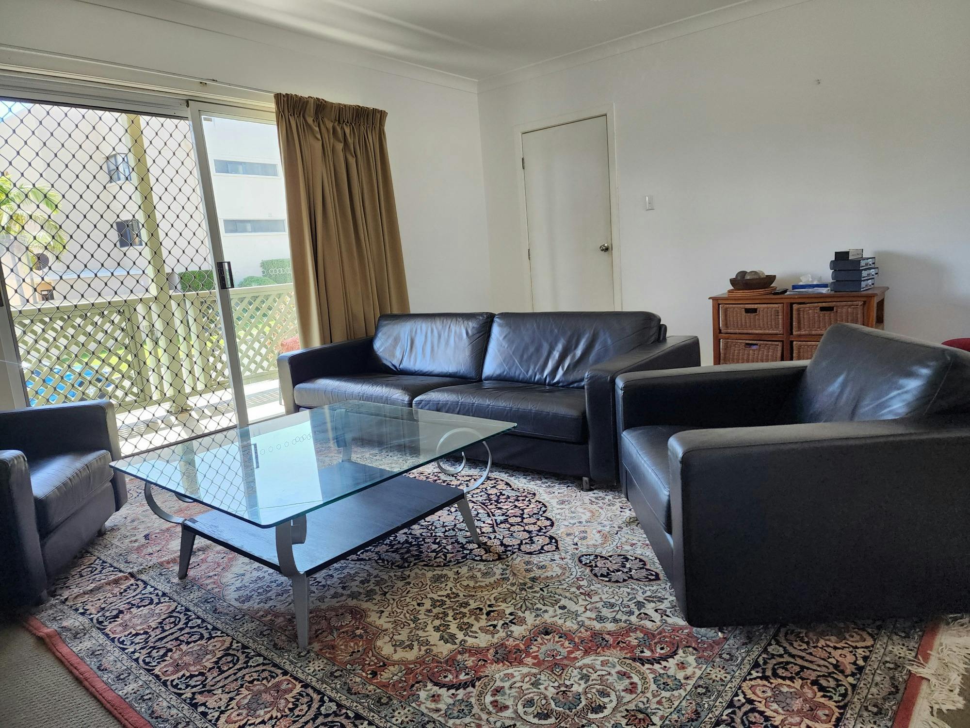 3 bedroom apartment - living room