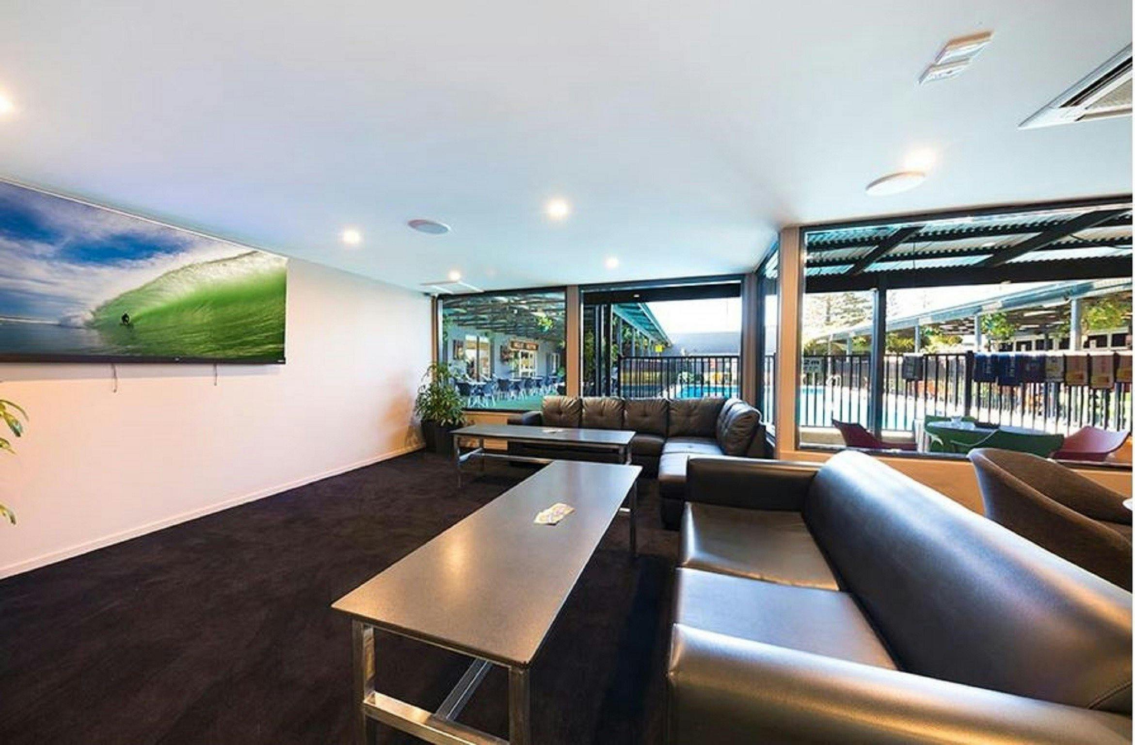 ビストロ近くのホテルのインサイドショット