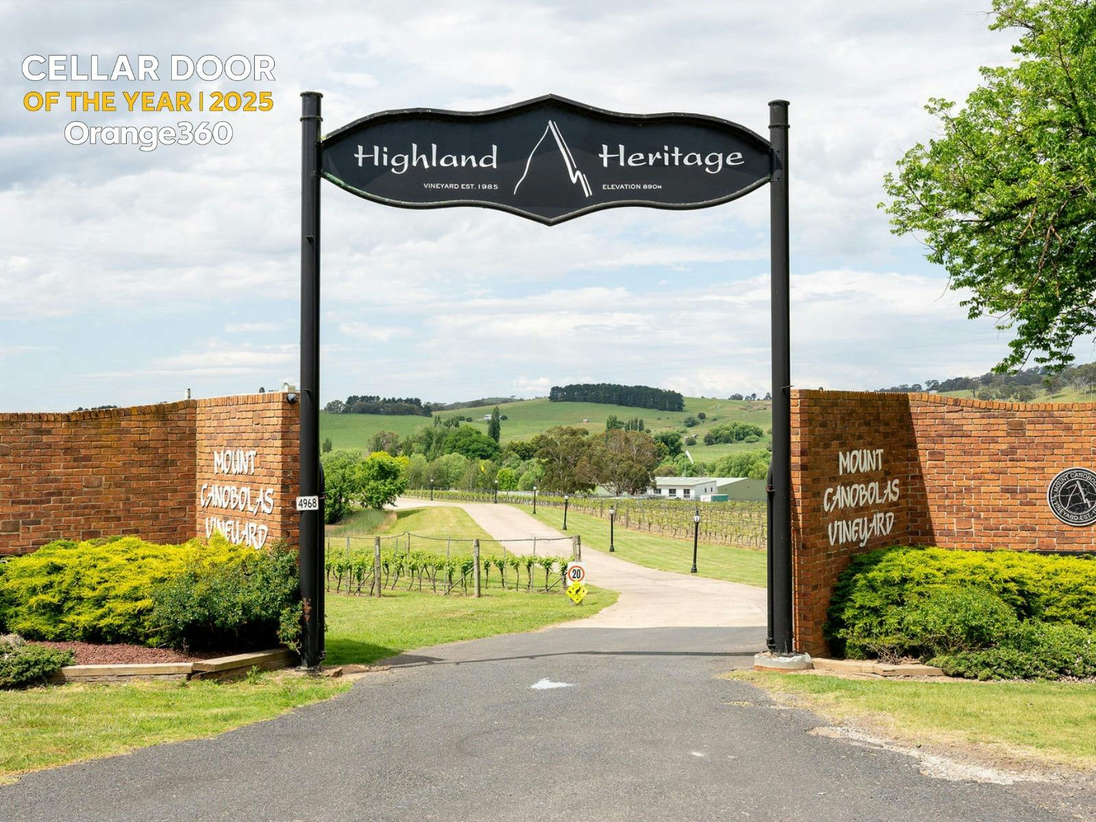 高地遗产地窖门