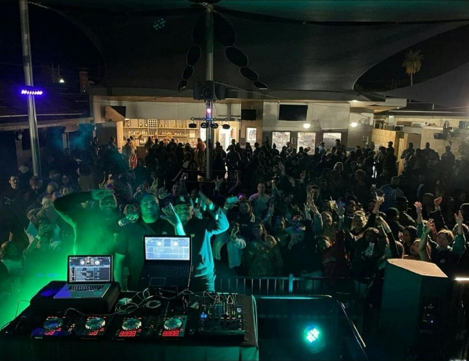 DJ