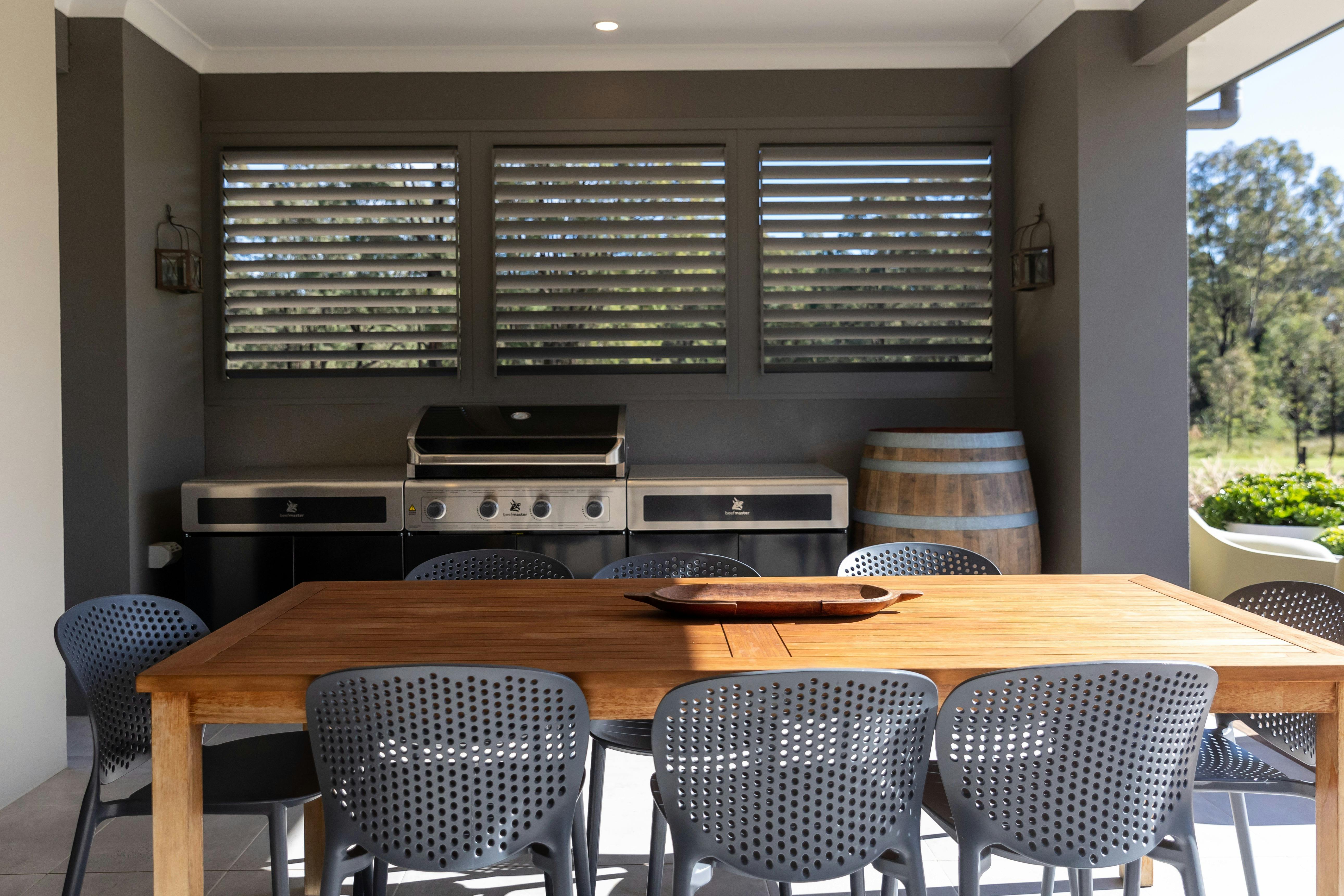 Joey's Crossing - Outdoor dining and BBQ