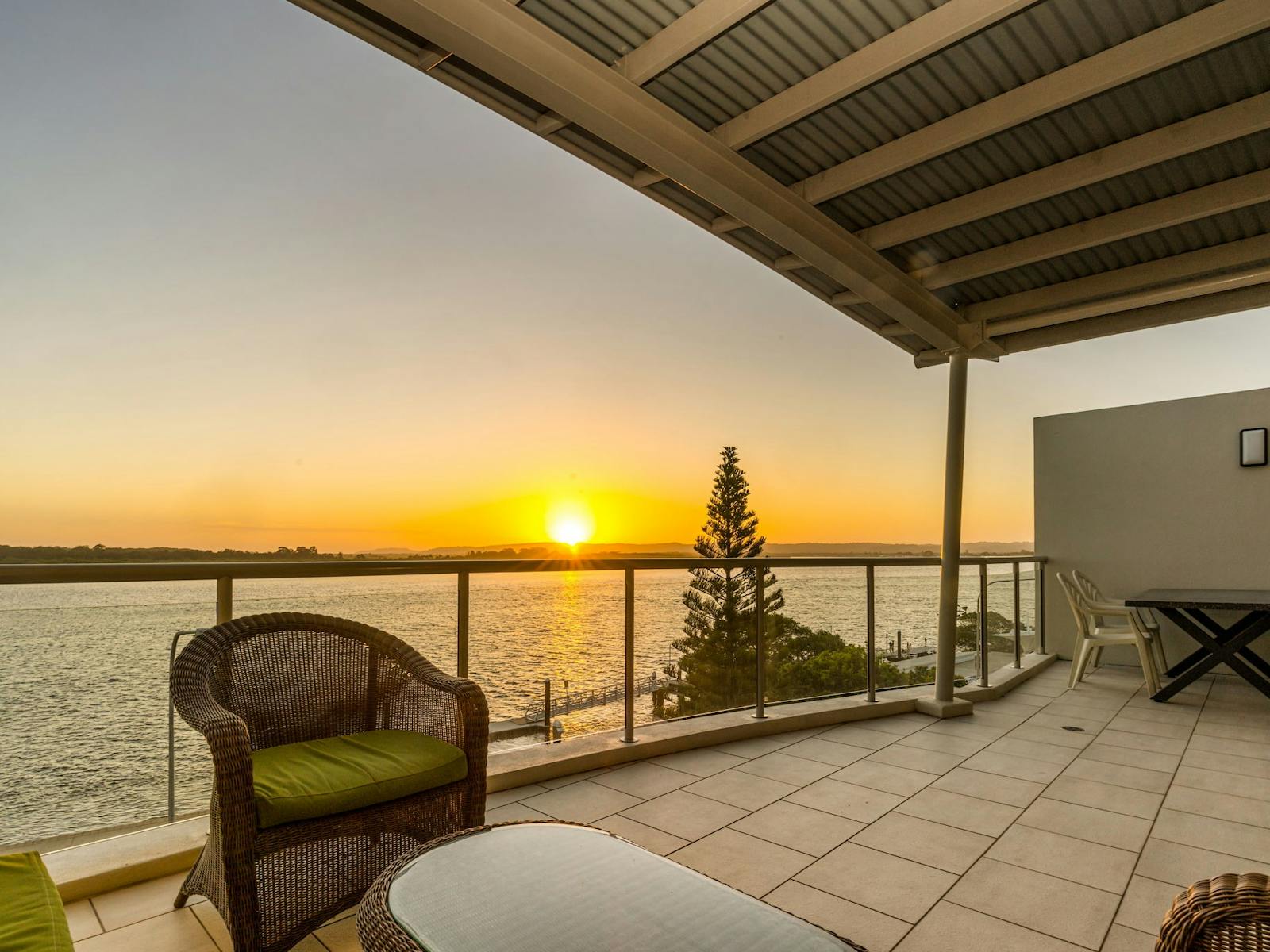 ballina waterfront accommodation sunset