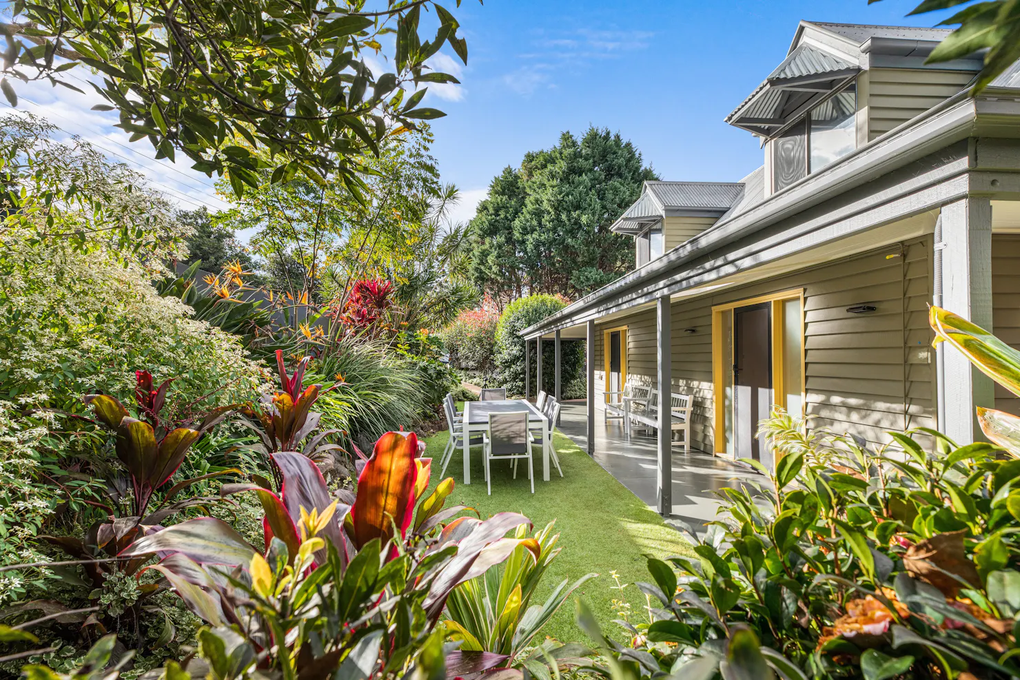 A private courtyard view of Gingers House with outdoor table and chairs and gardens