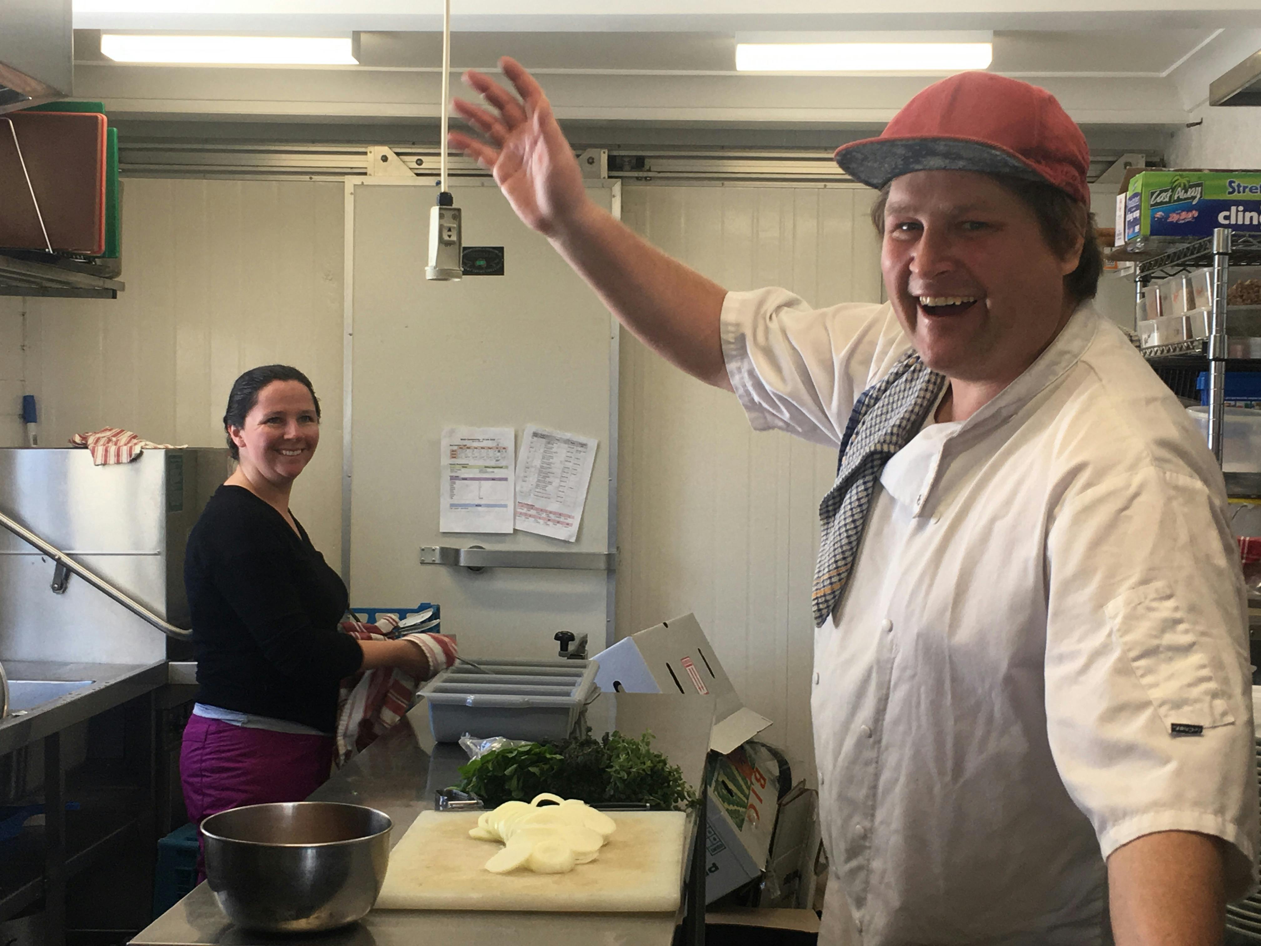 アールベルク スキー ロッジでの夕食の準備