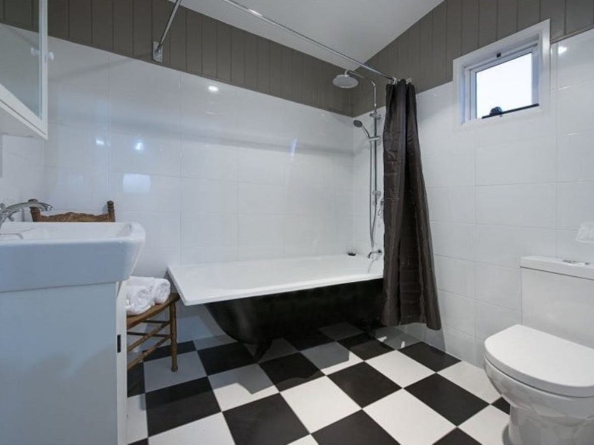 relax Clawfoot Bath Radford Couples Cottage Stanthorpe