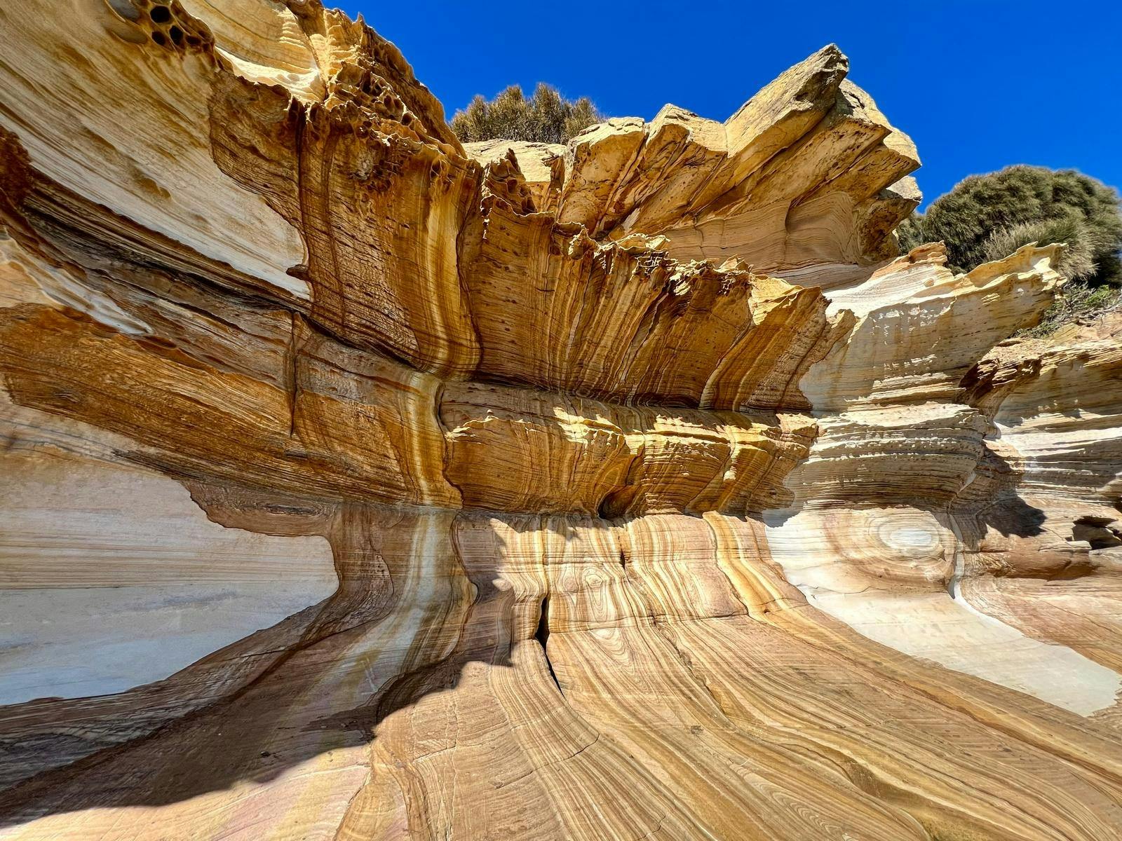 Coloured rock at the painted cliffs on MAria Island