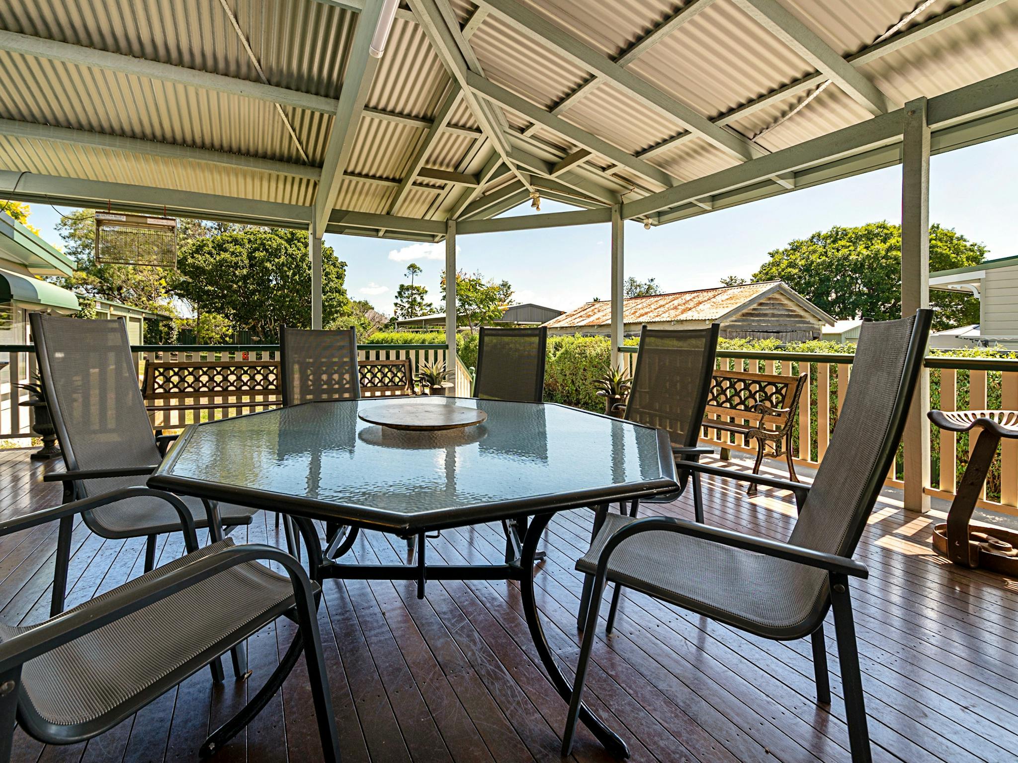 Pitstop_Lodge_Guesthouse_B&B_Cottage_Back_Deck_for_Entertaining_ Accommodation_Warwick_Qld