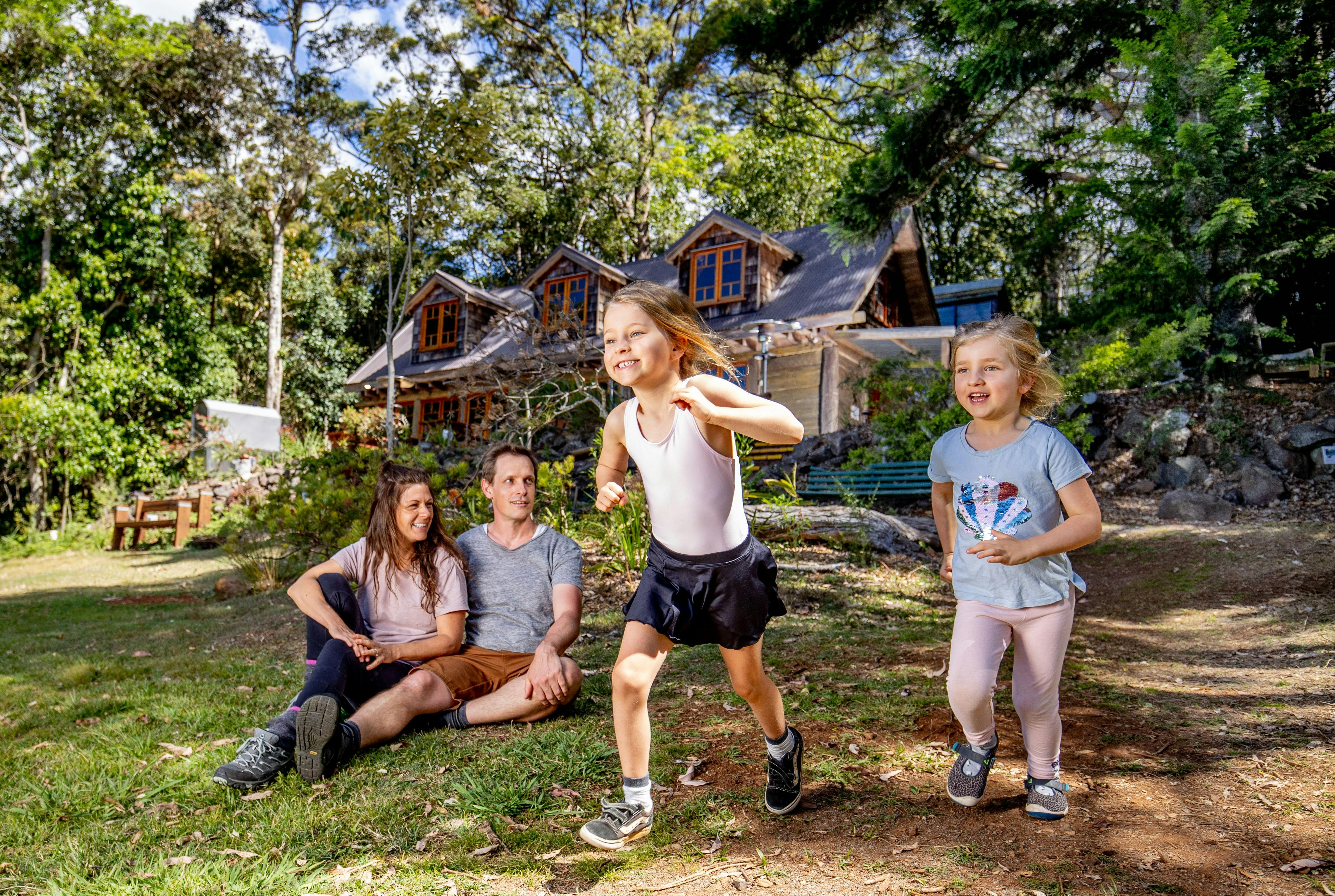 Groom's Cottage & Bushwalker's Bar