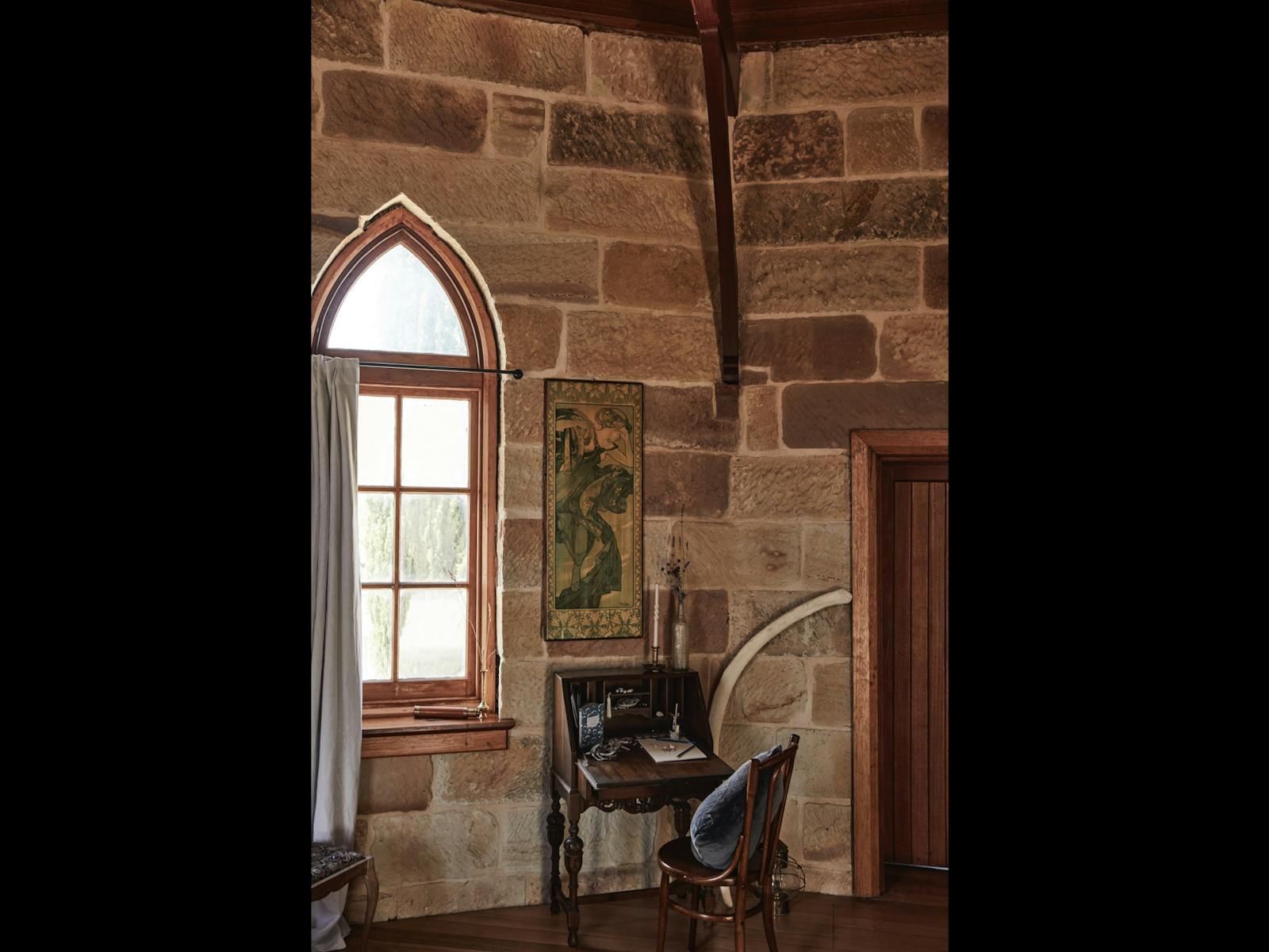 bureau window writing