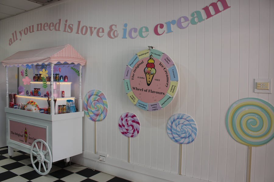 The Original Ice Creamery Kiama Lolly Cart and Wheel of Flavours