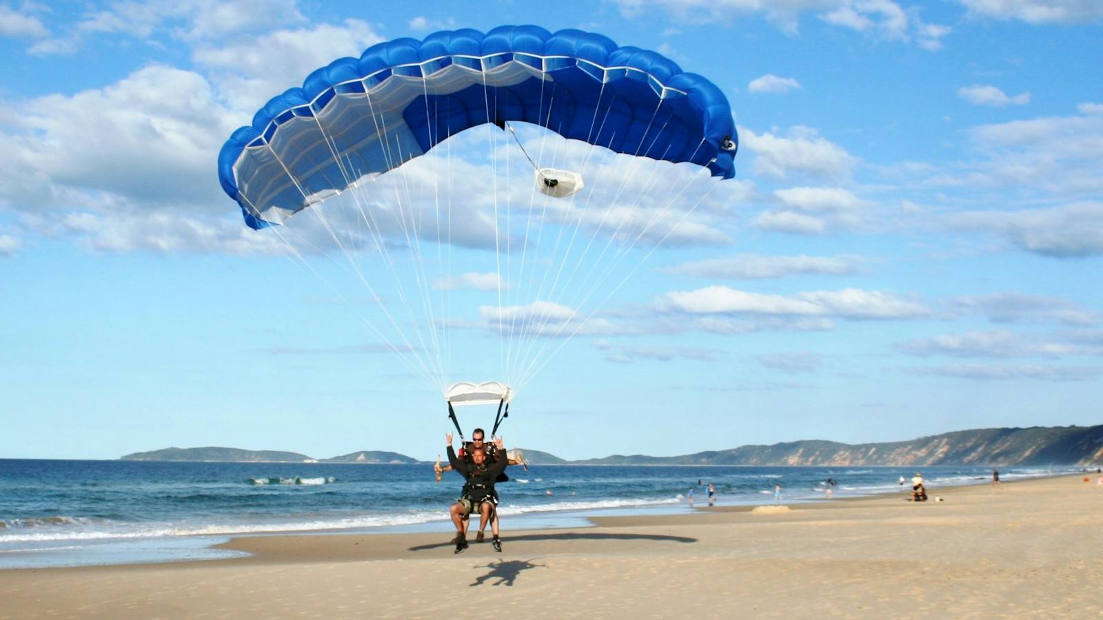 Parachute landing at Rainbow Beach