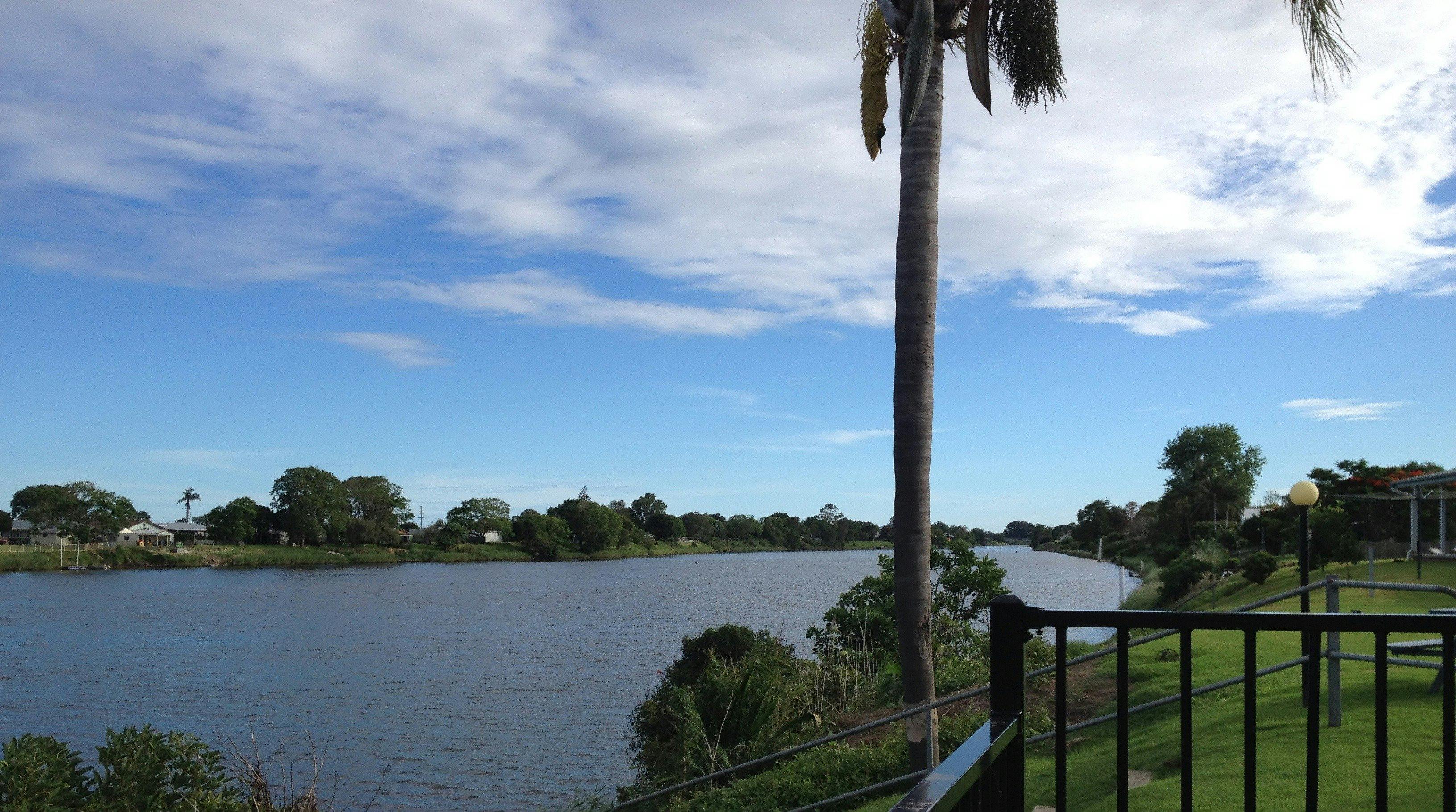 Smithtown Riverview Hotel