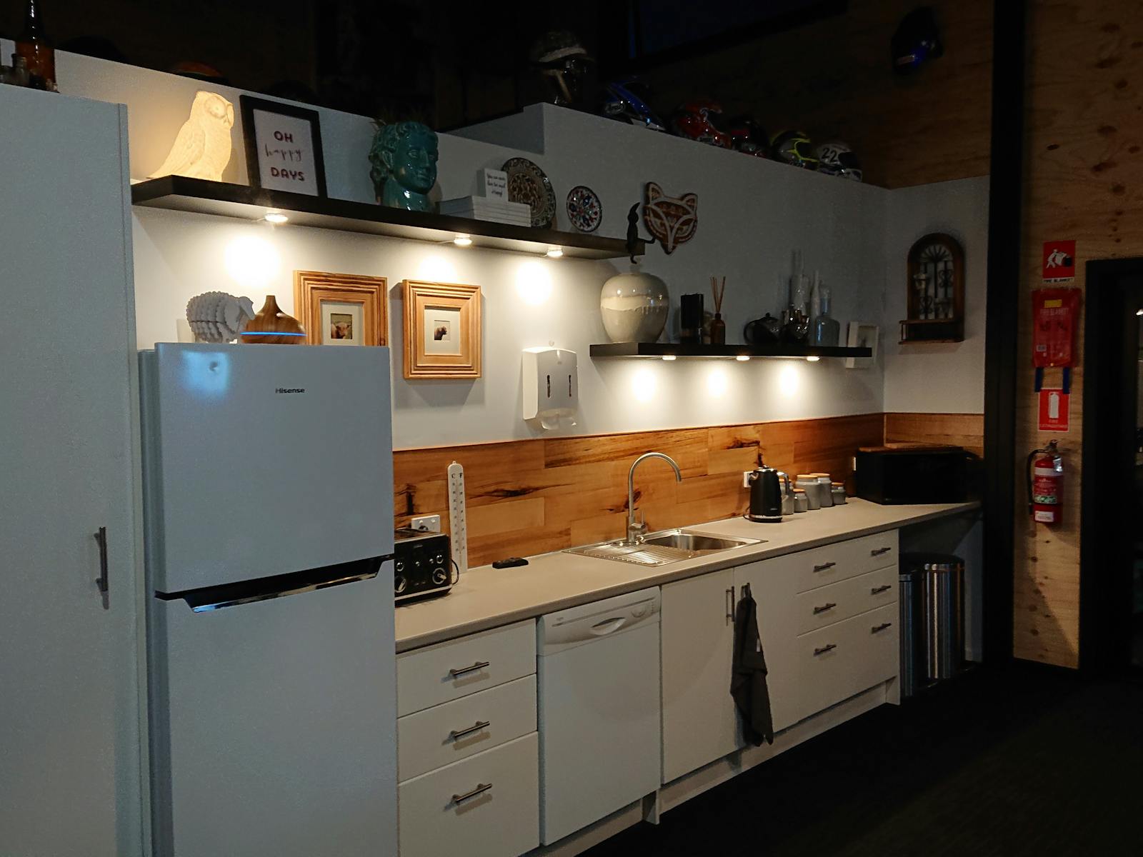 fridge,kitchen bench,microwave