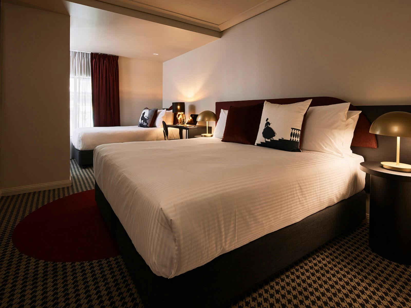 King Plus Single Room