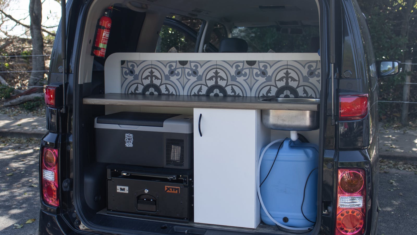 Johnny Feelgood Campervan Australia - Kitchen