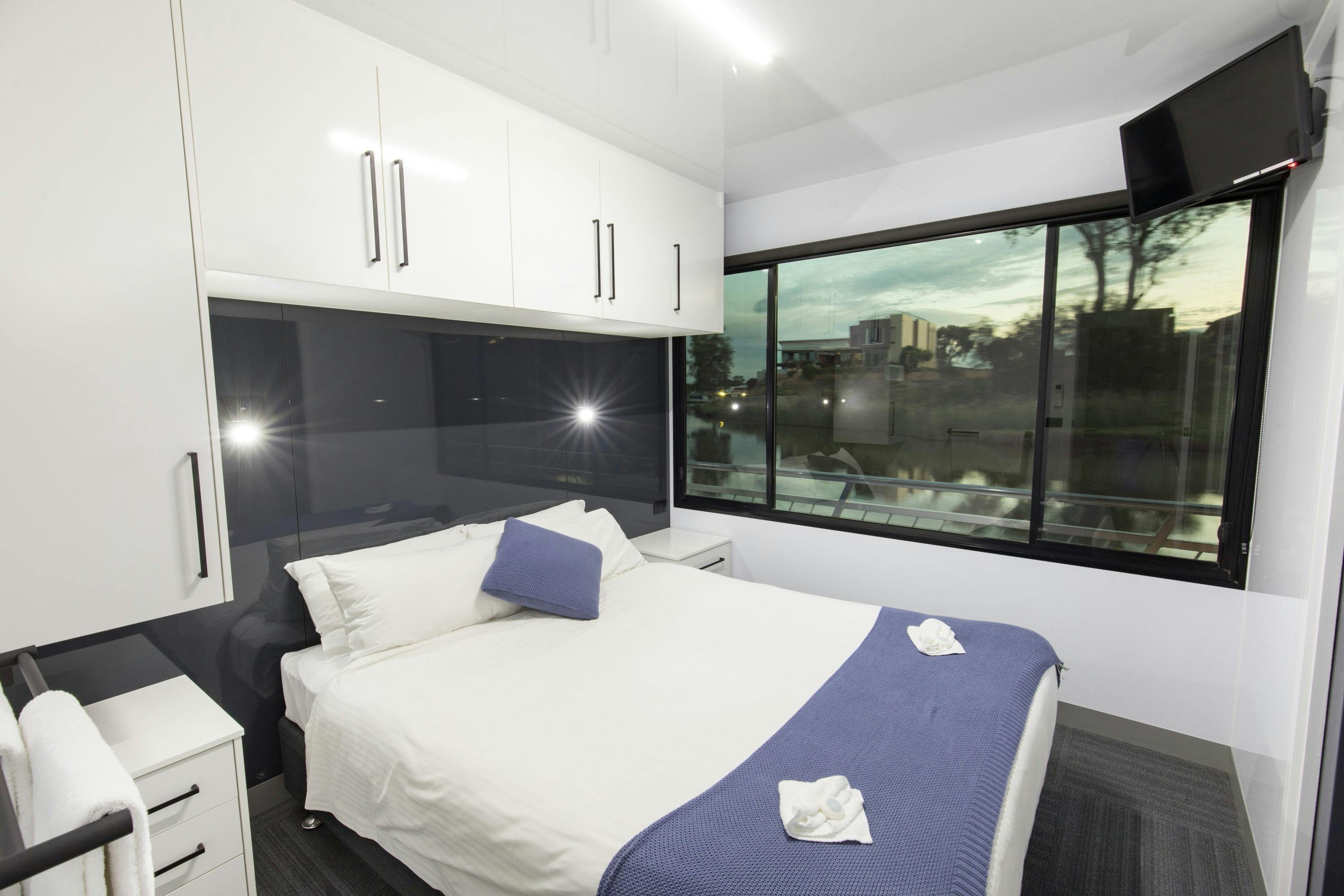 All Seasons Houseboats - Sapphire Indulgence