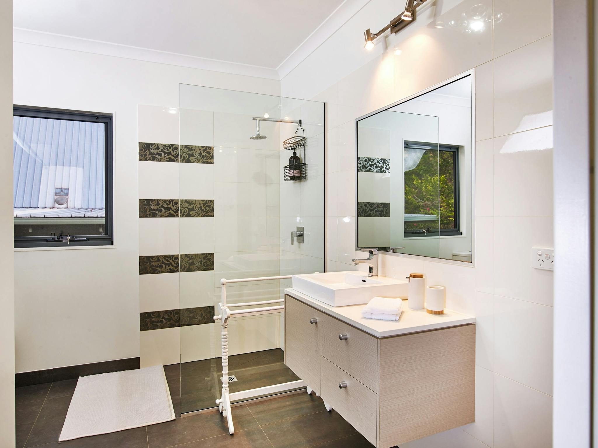 Wash away you troubles in this spacious bathroom, all linen supplied