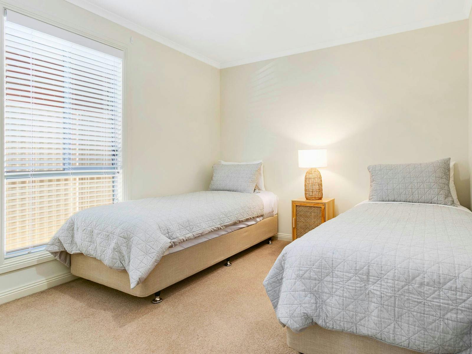 Light Filled Modern & Stylish 3BR Holiday Home