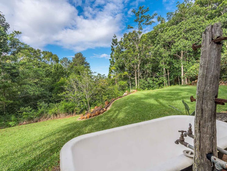 Twin Tallows - Byron Bay - Outdoor Bath and View