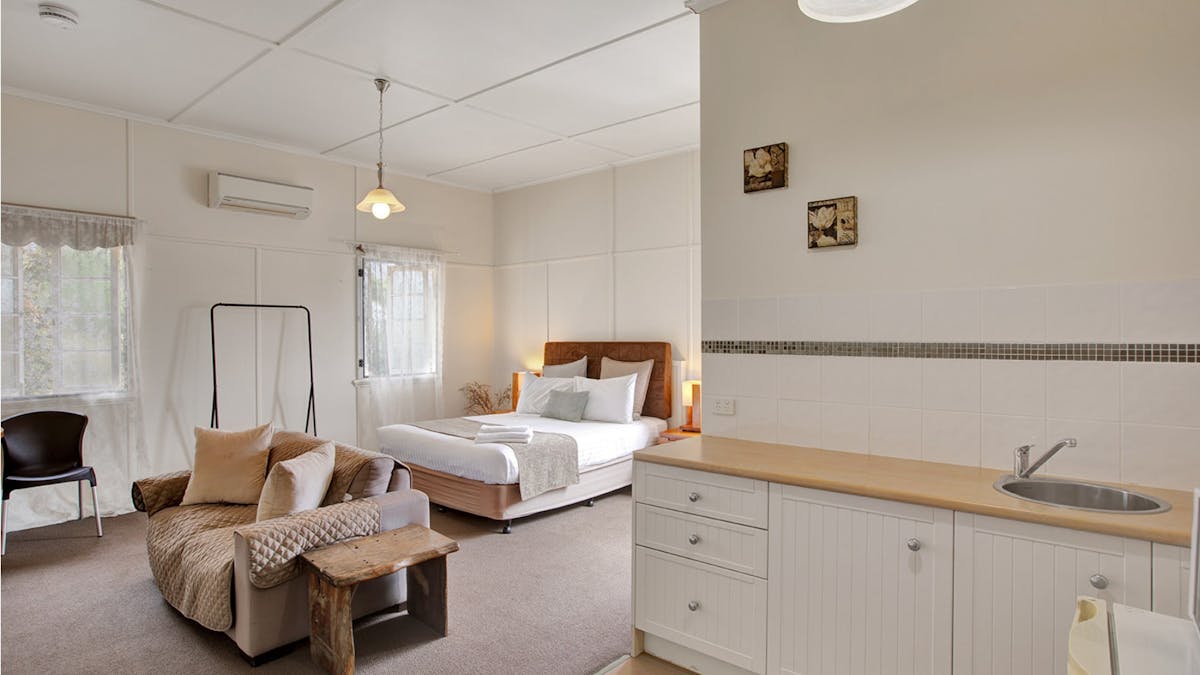 Kenilworth Hotel & Brewery - Queen with Ensuite
