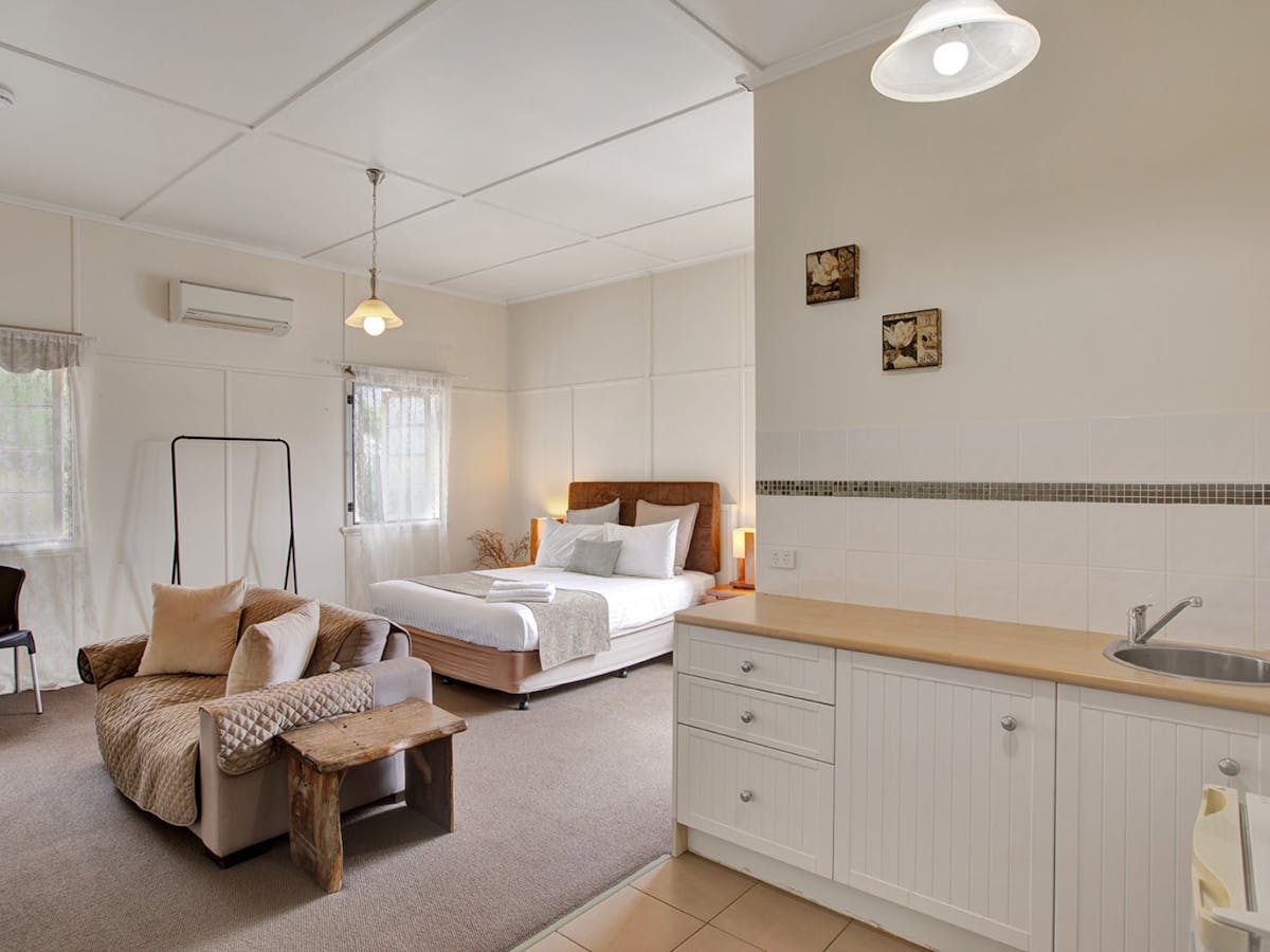 Kenilworth Hotel & Brewery - Queen with Ensuite