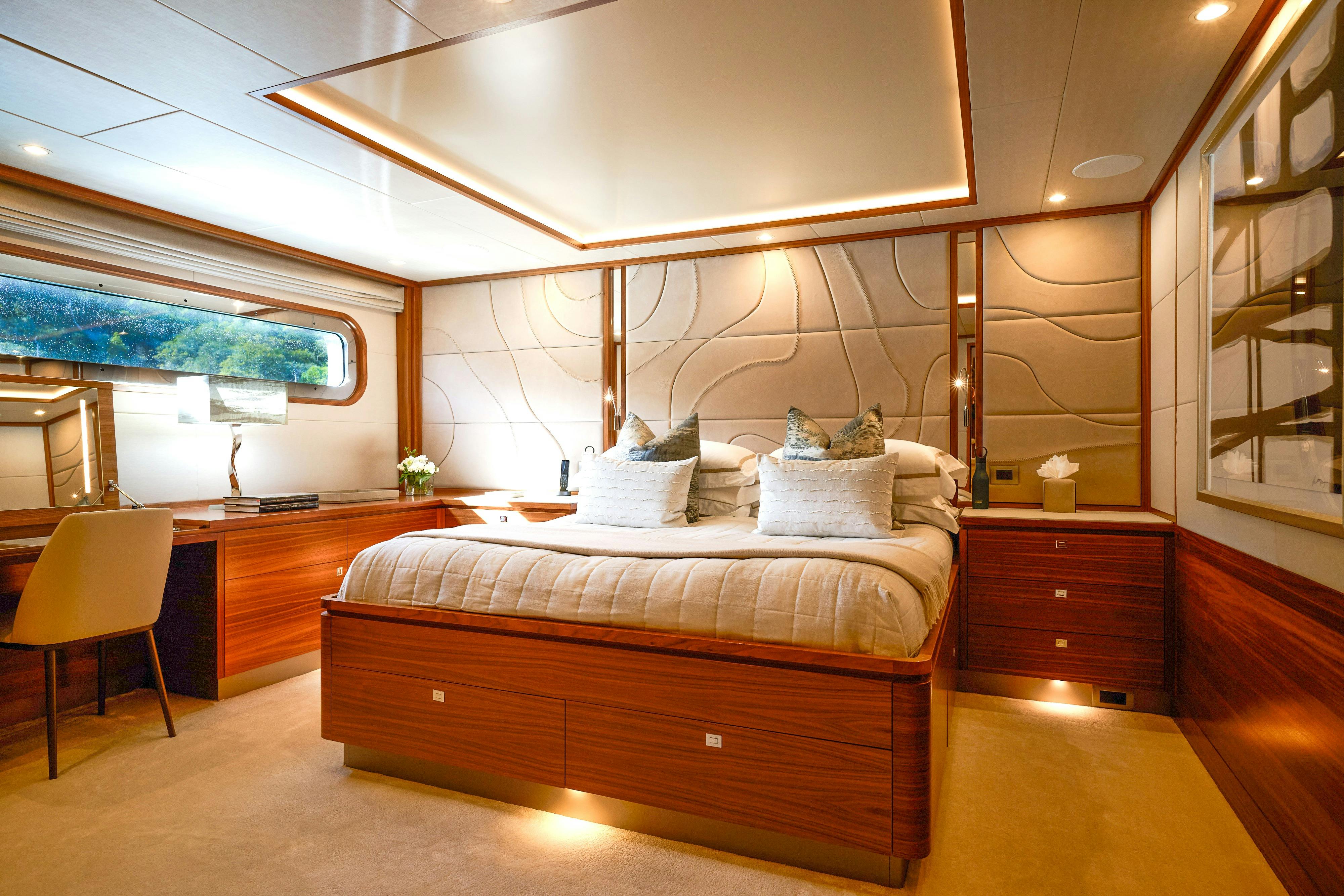 Master Cabin with private Ensuite - Sydney Luxury Yacht Charter - YOTSPACE
