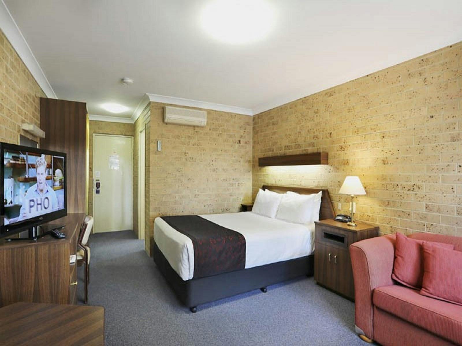 Queen room