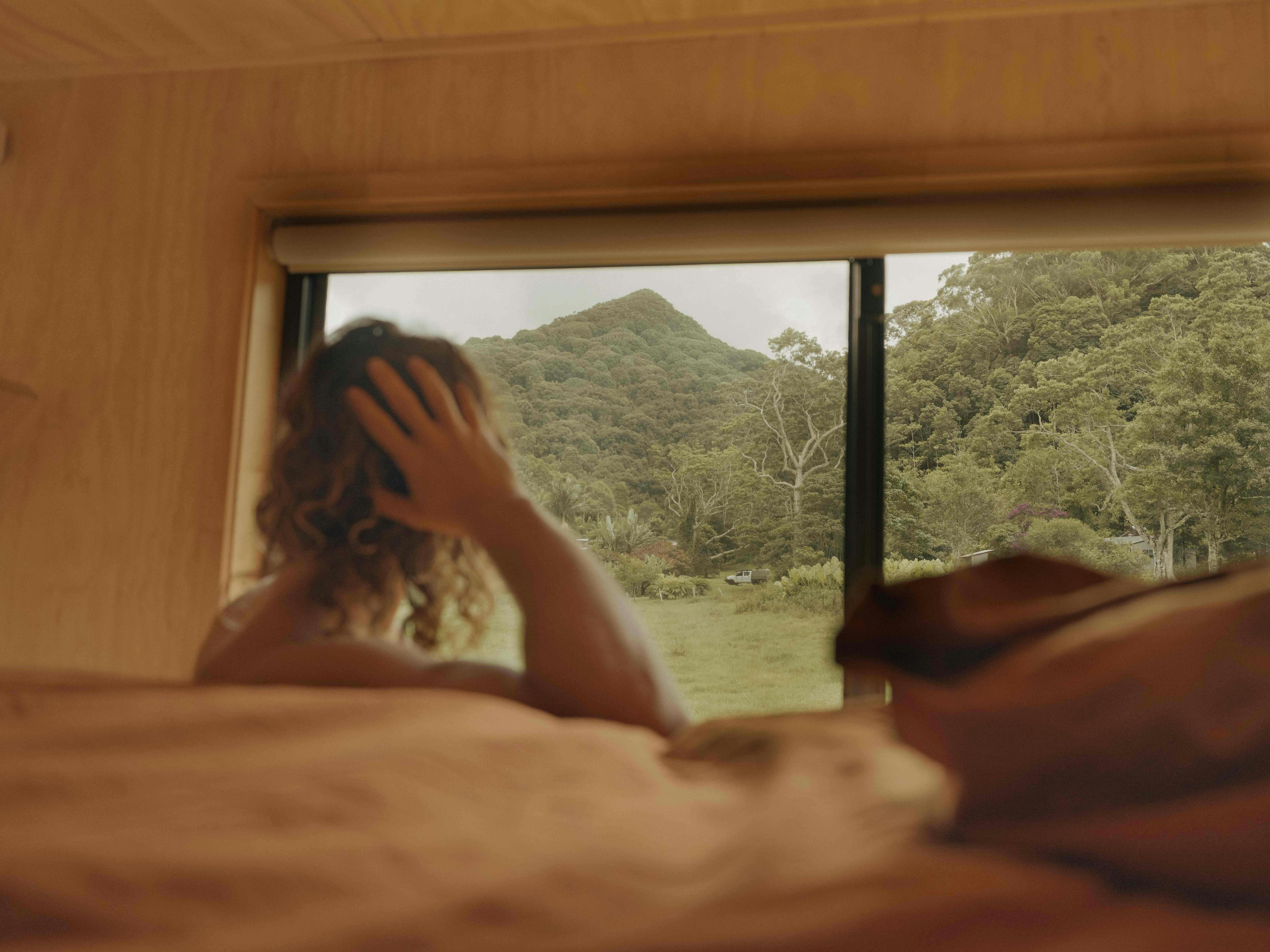 자연을 바라보는 Mullumbimby의 럭셔리한 소형 주택에 있는 아늑한 로프트 침실