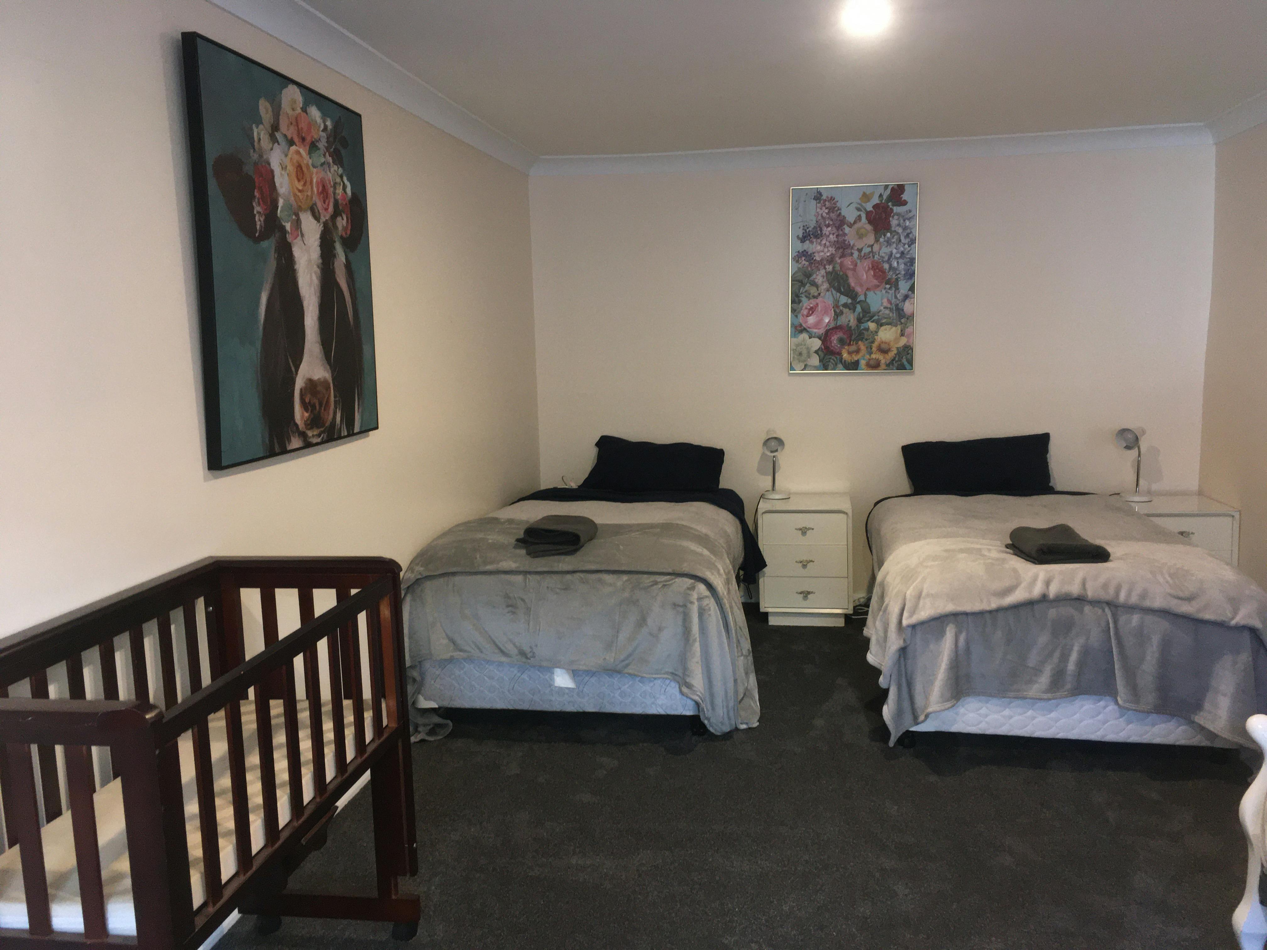 ベッドルーム 2 にはキングシングルベッド 2 台が備わっています