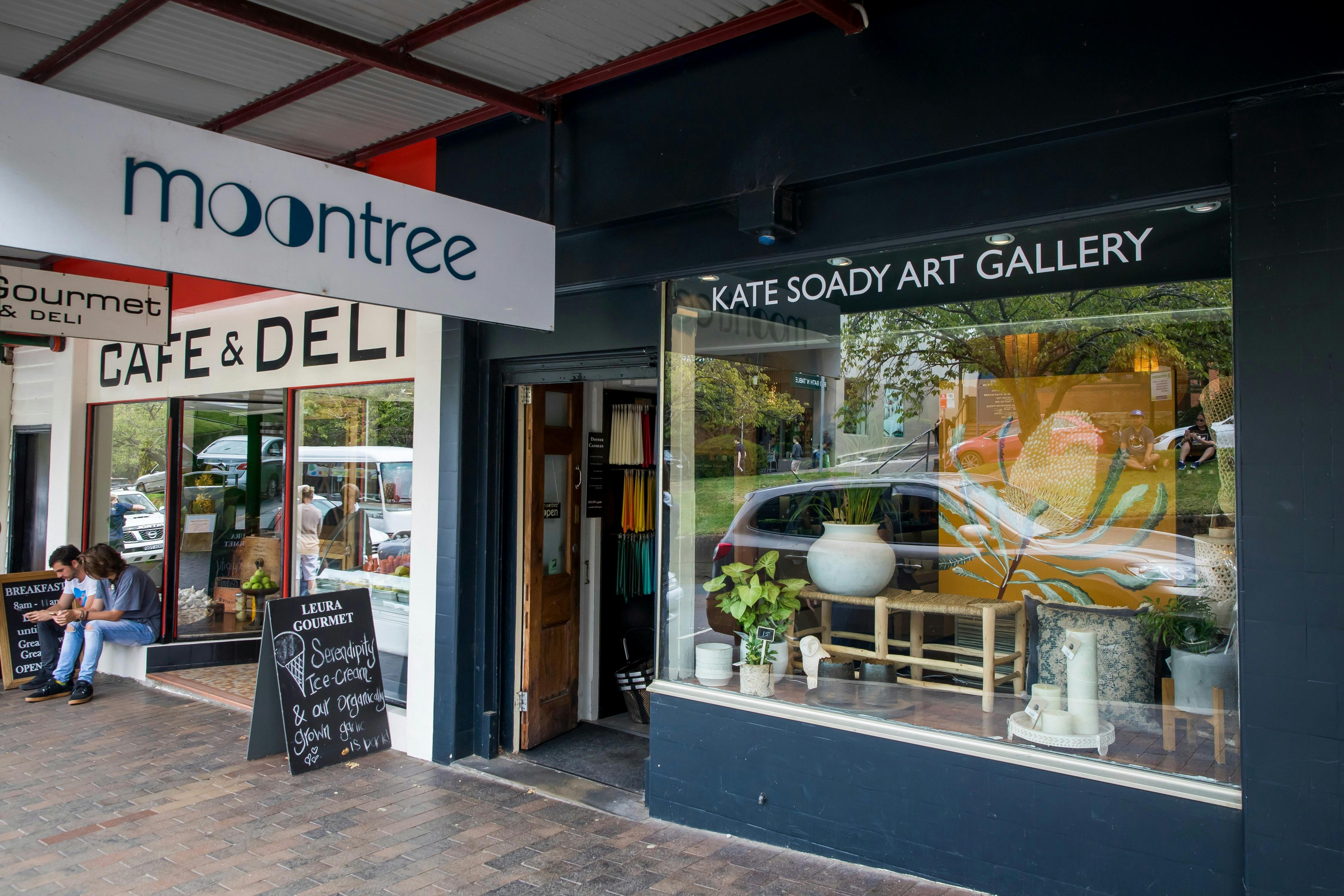 Cafes and stores along Leura Mall in the Blue Mountains