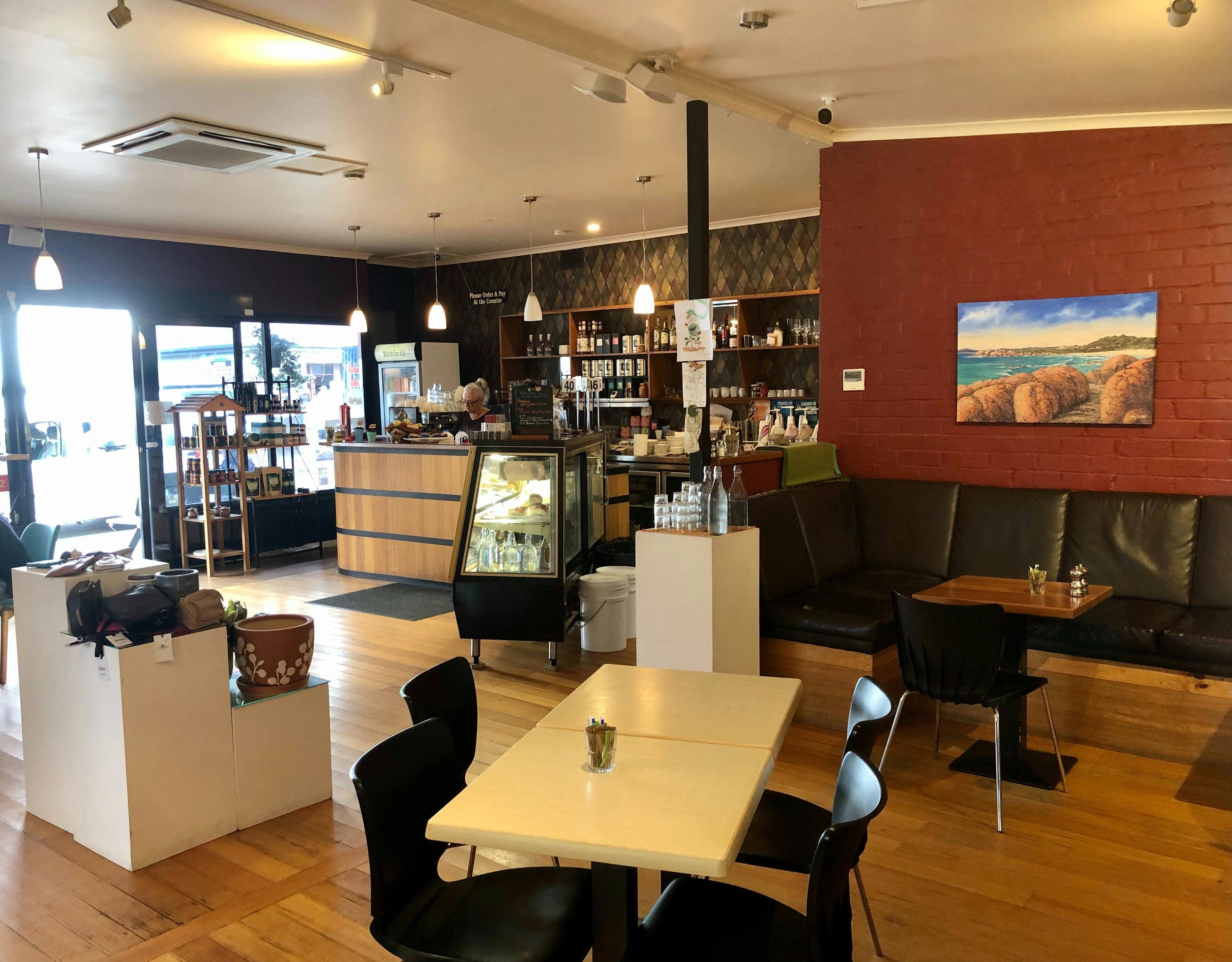 Artifakt Gallery and Cafe