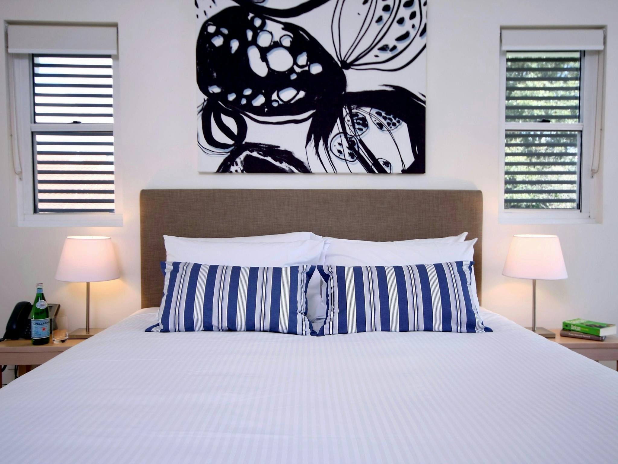 Interconnecting Apartment combining a 2 Bedroom Apartment and Studio for up to 7 guests. Interconnecting Apartment combining a 2 Bedroom Apartment and Studio for up to 7 guests.