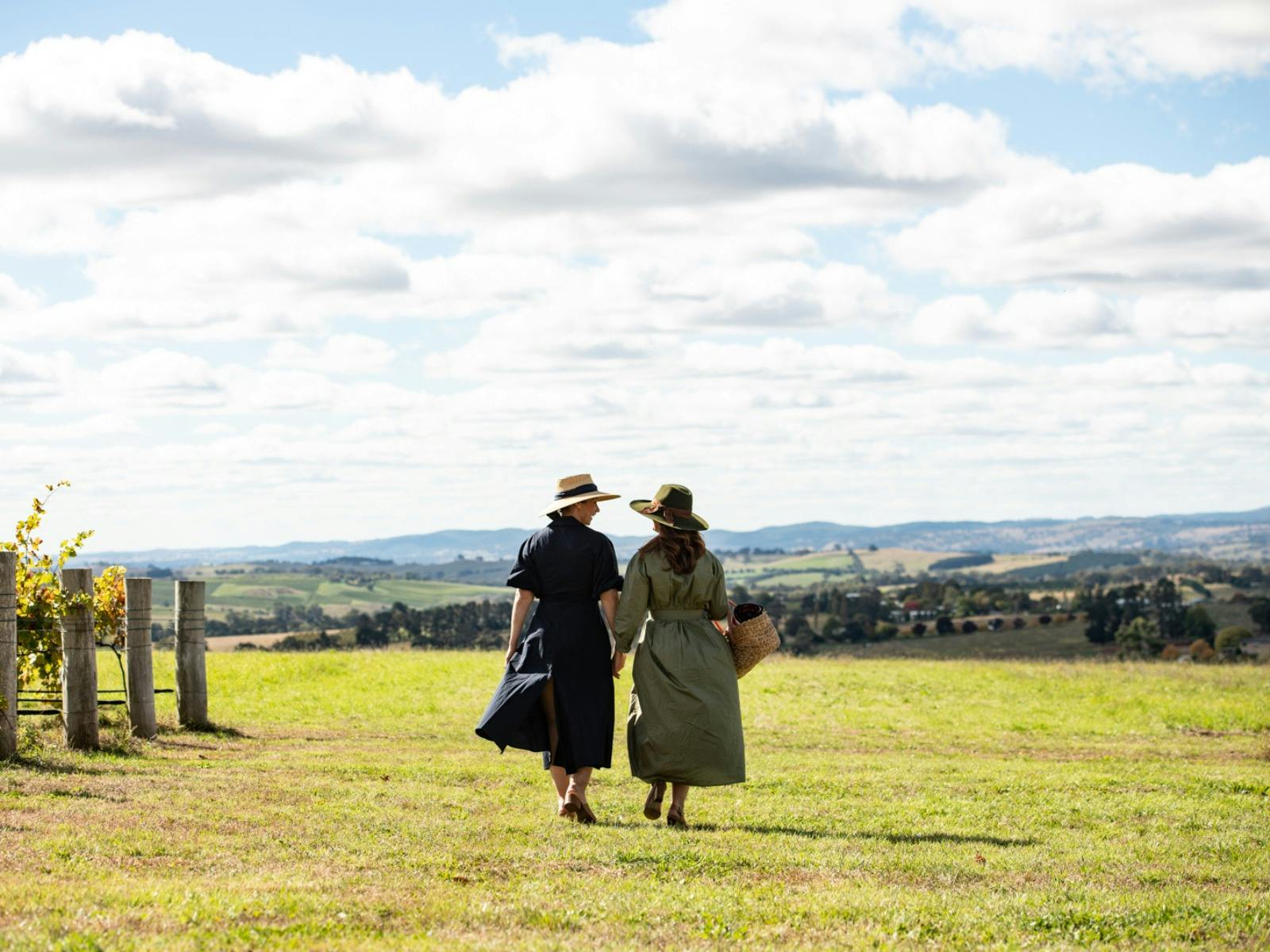 Guests walking through the vineyard with their Printhie Picnic