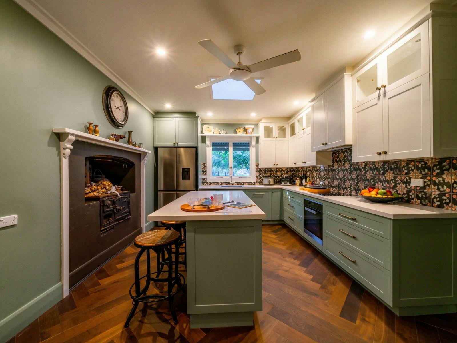 Full family sized kitchen