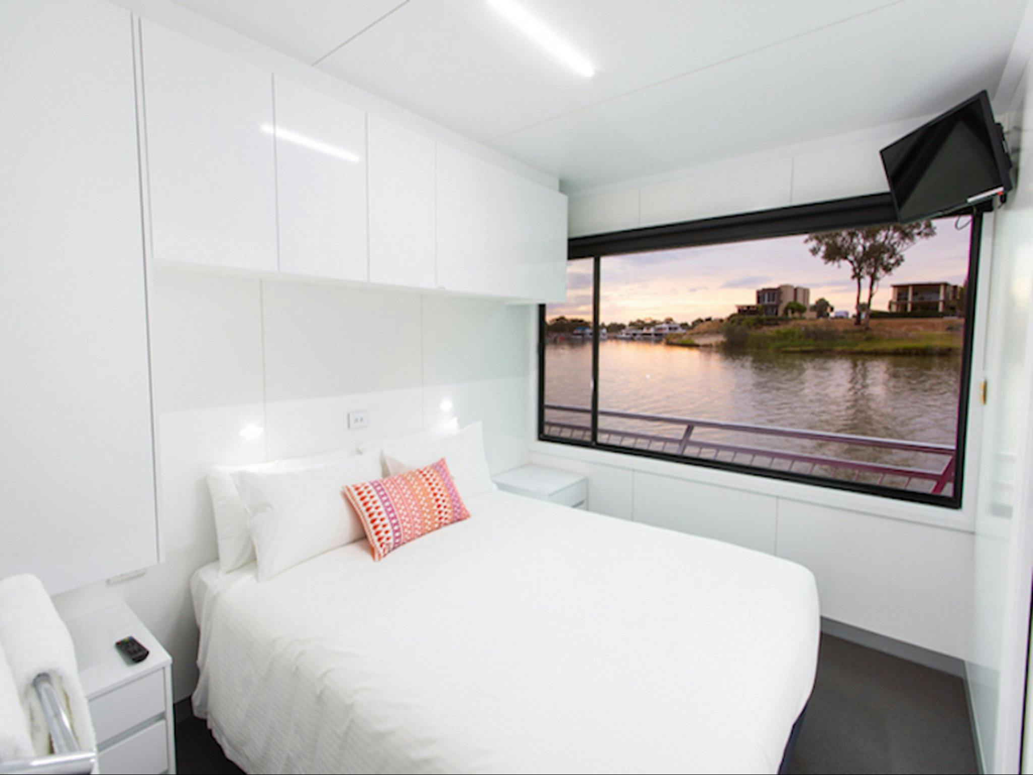 Platinum Indulgence bedroom