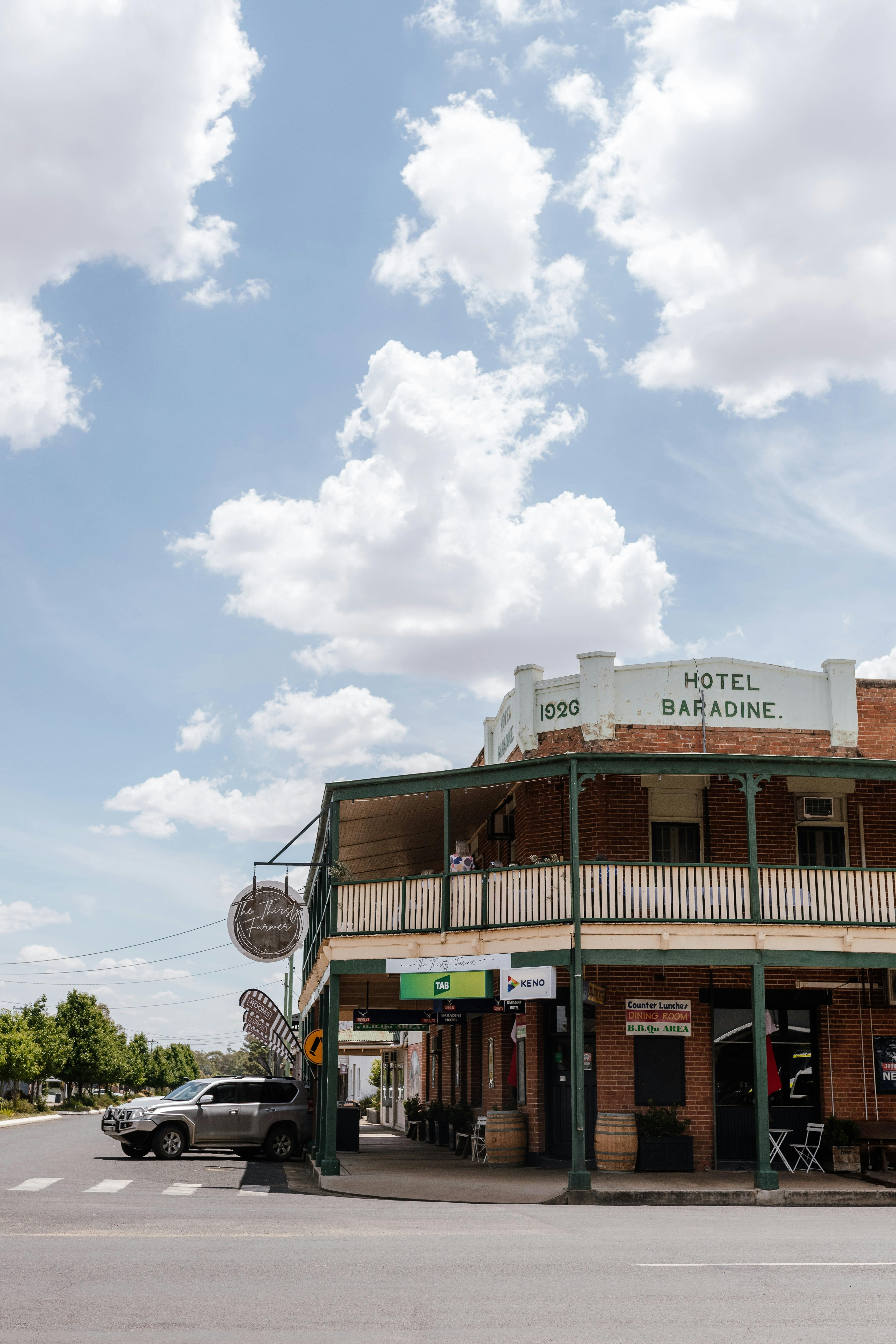 口渴的农夫巴拉丁酒店