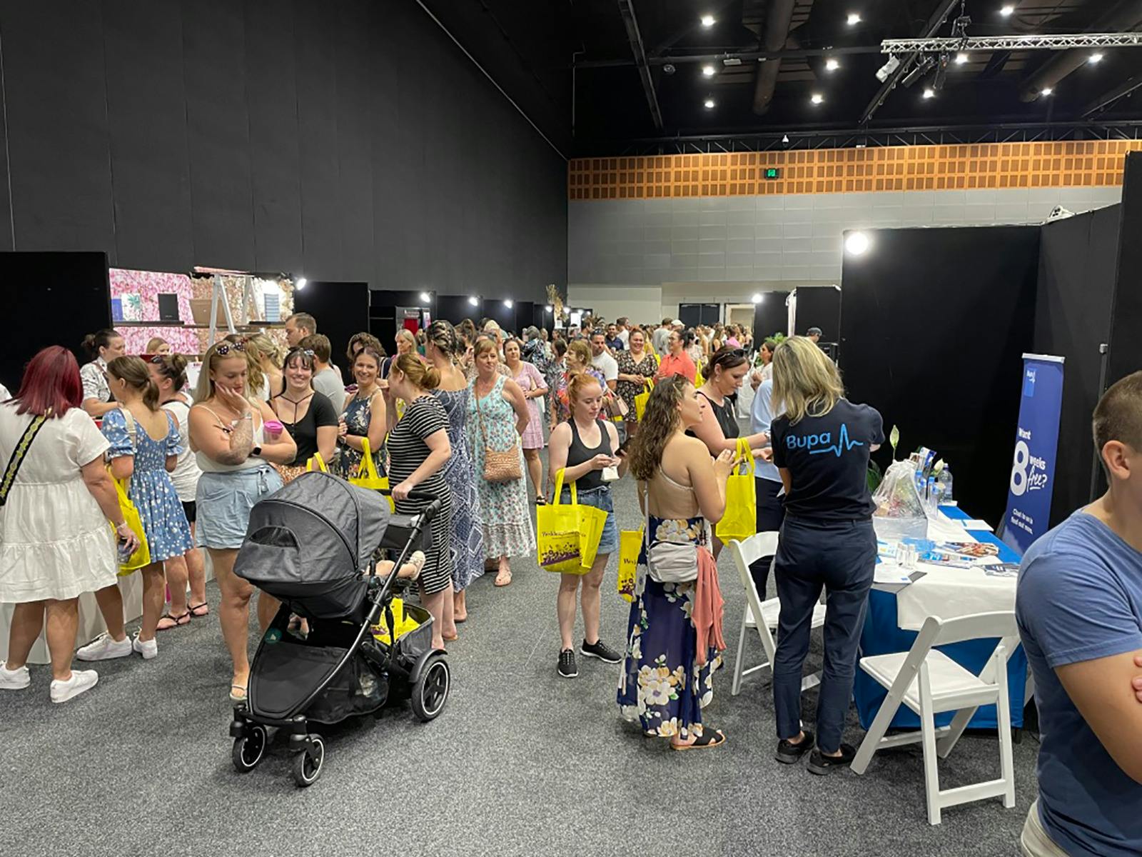 Large crowds attending Your Local Wedding Guide Gold Coast Expo.