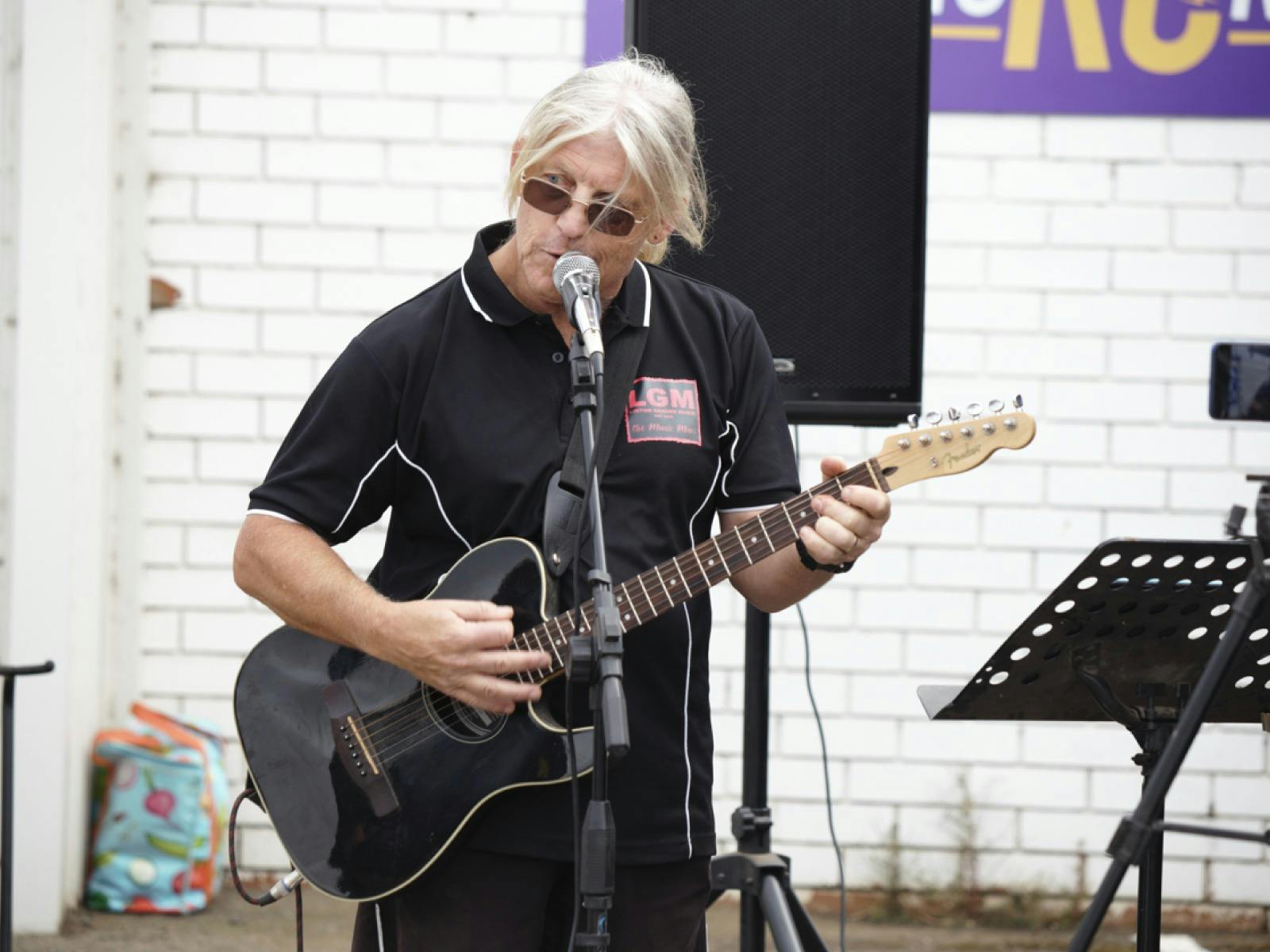 Lintom Garden Music Playing music at the market